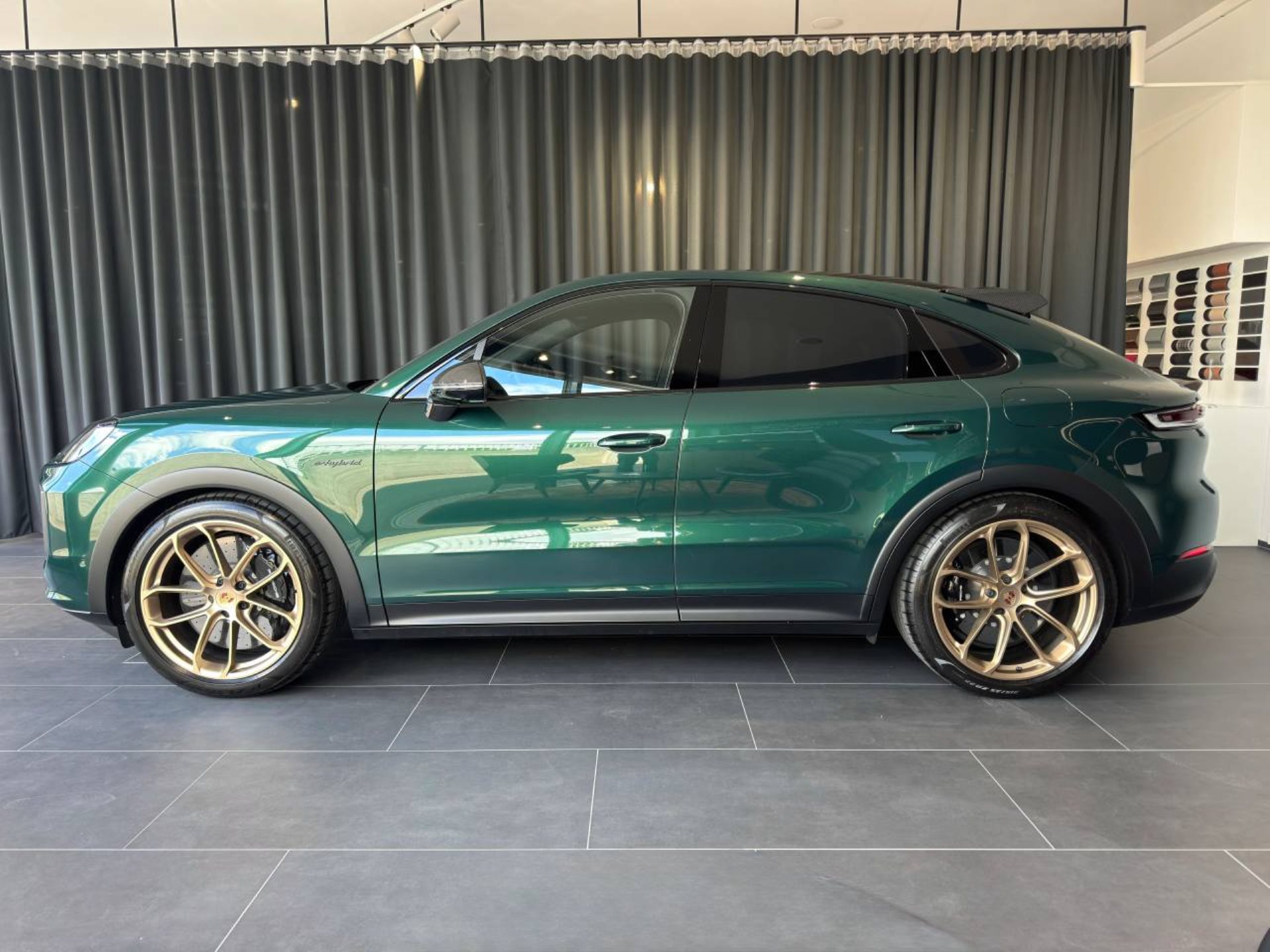 PORSCHE Cayenne Turbo E-Hybrid Coupé mit GT-Paket-showroom-element-1