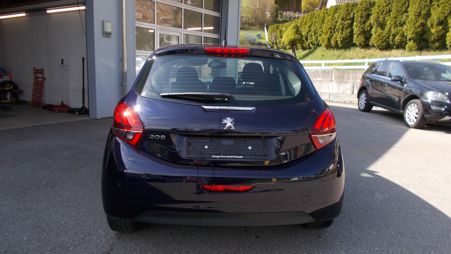 PEUGEOT 208 1.2 PureTech Allure-image-3