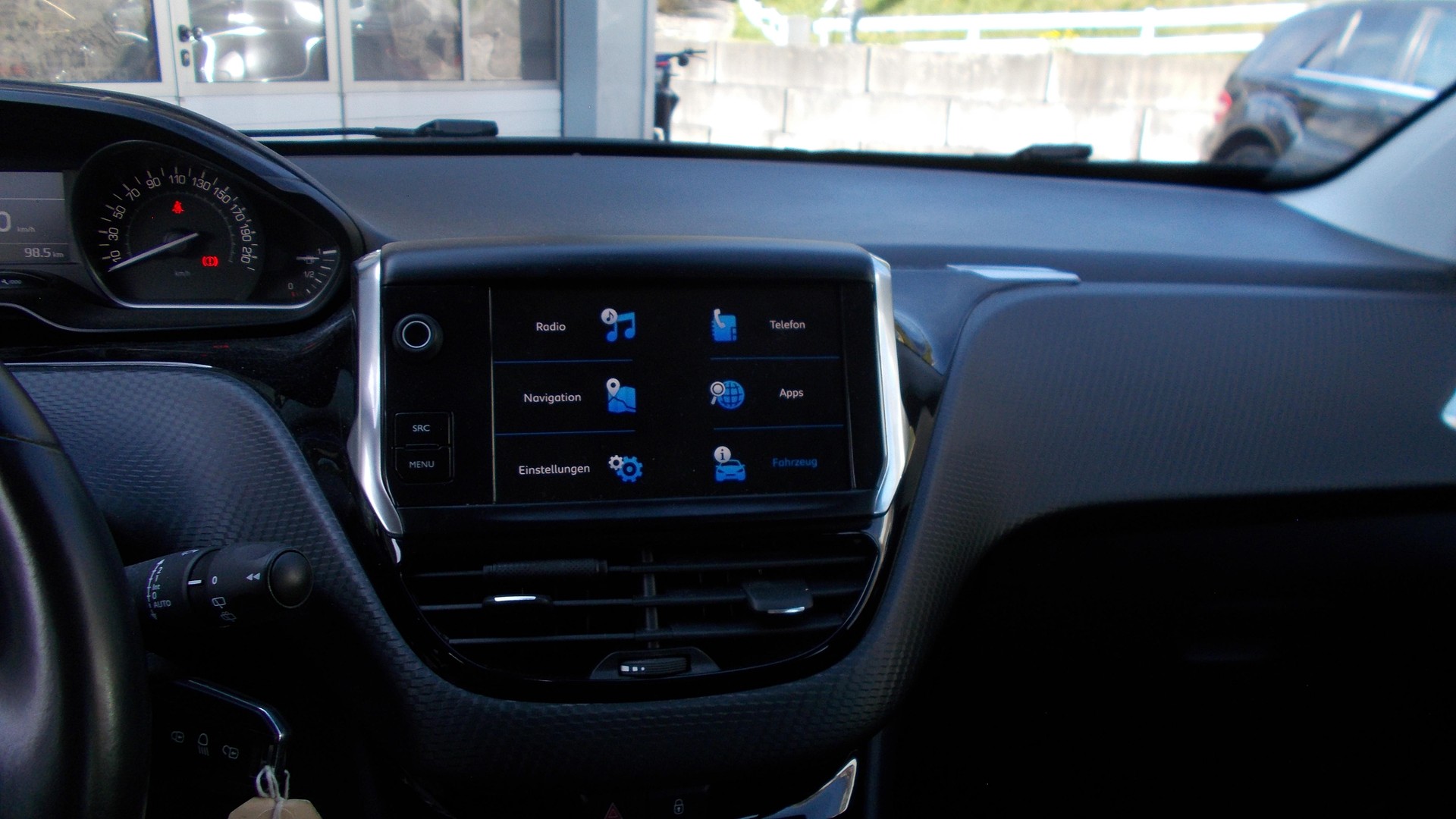 PEUGEOT 208 1.2 PureTech Allure-image-12