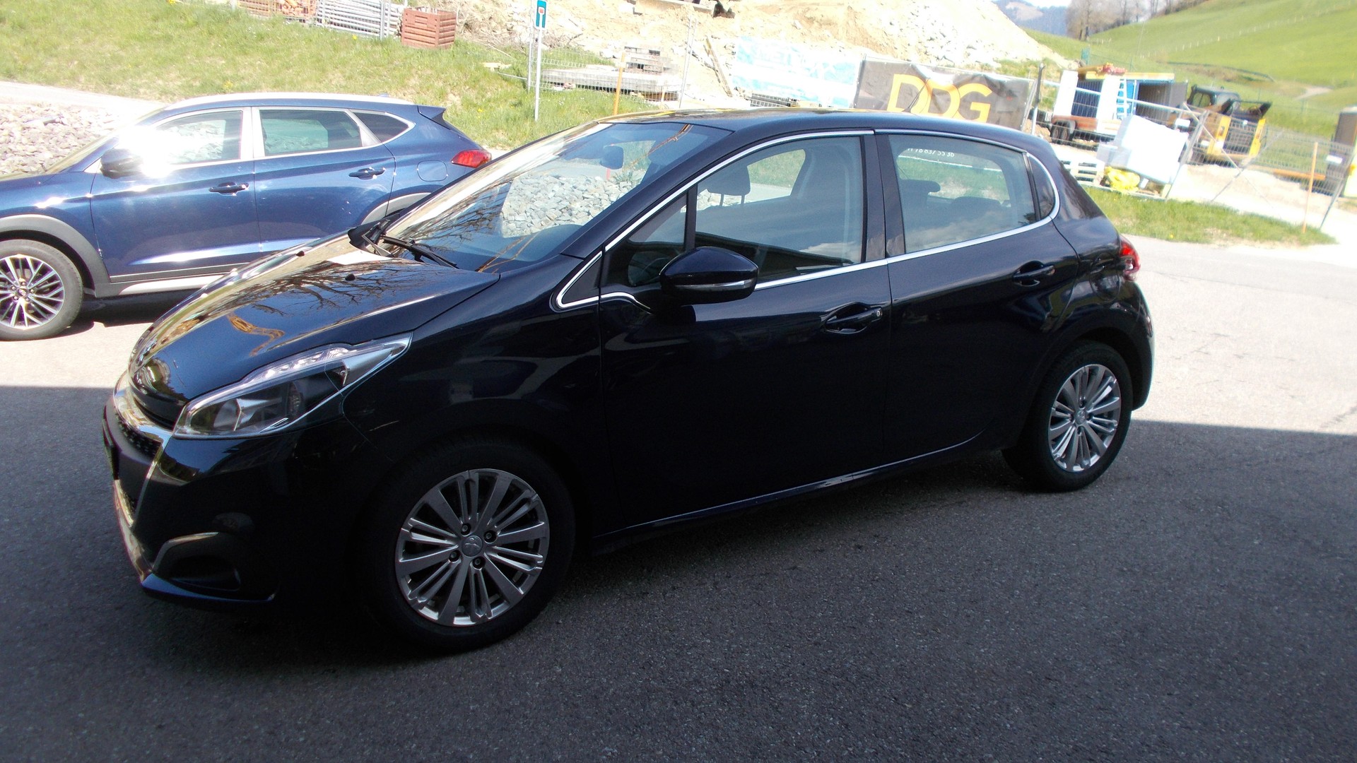 PEUGEOT 208 1.2 PureTech Allure-image-2
