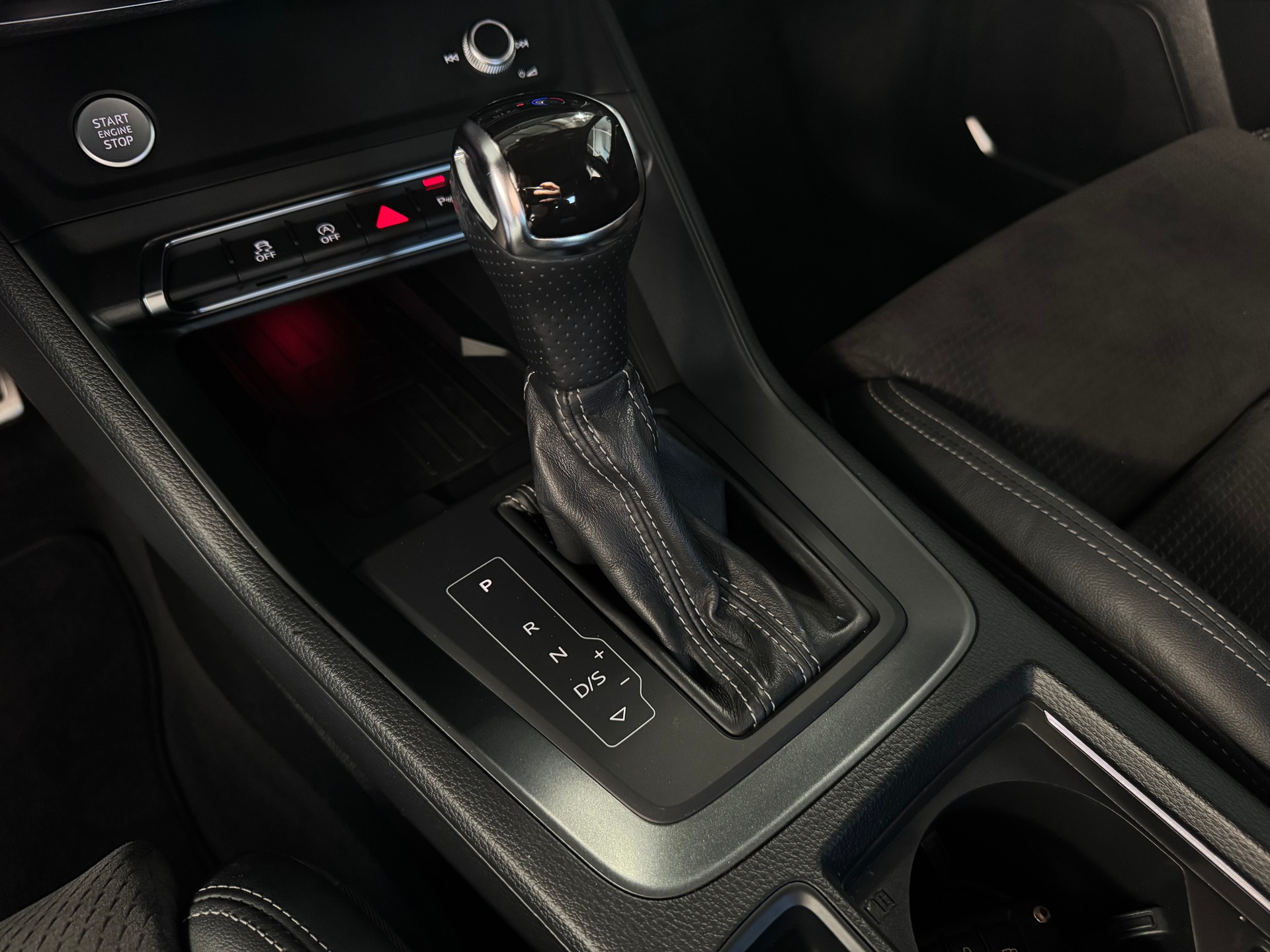 AUDI Q3 45 TFSI S line quattro S-tronic-image-9