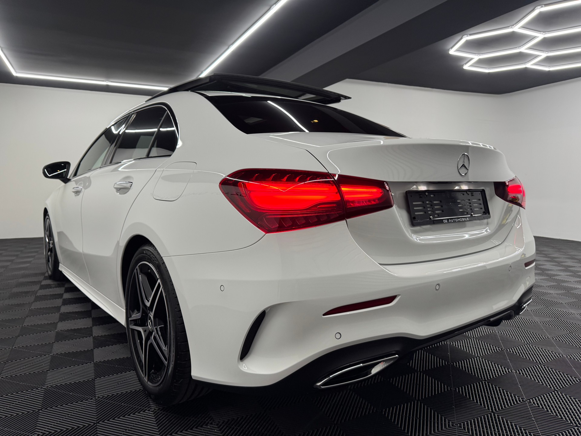 MERCEDES-BENZ A 220 d AMG Line 8G-DCT *Facelift*-image-5