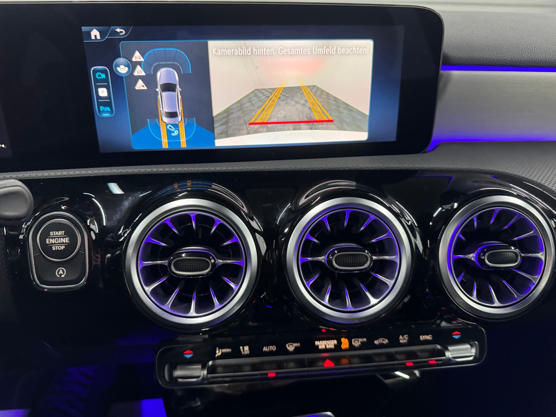 MERCEDES-BENZ A 220 d AMG Line 8G-DCT *Facelift*-image-28