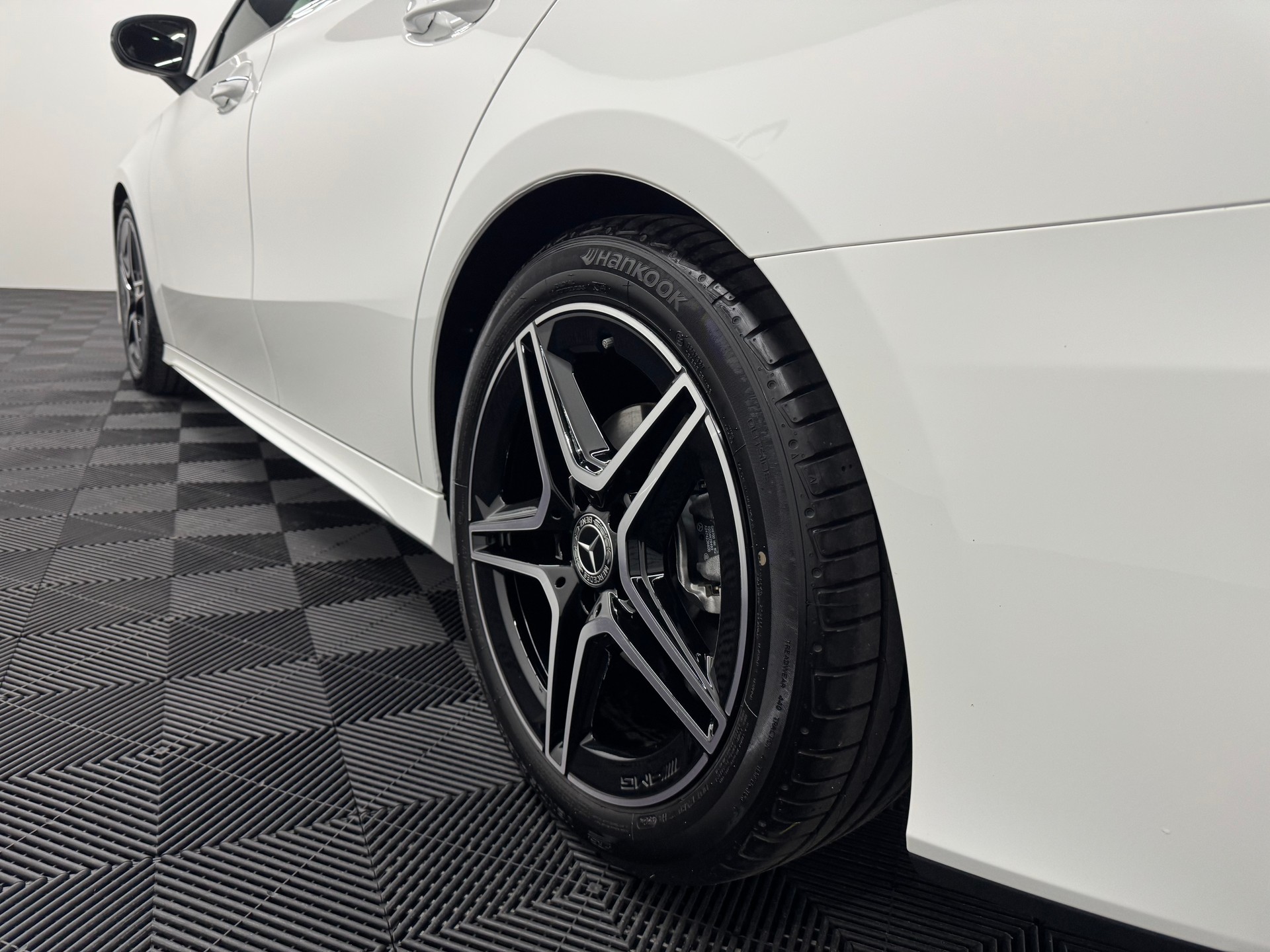 MERCEDES-BENZ A 220 d AMG Line 8G-DCT *Facelift*-image-11