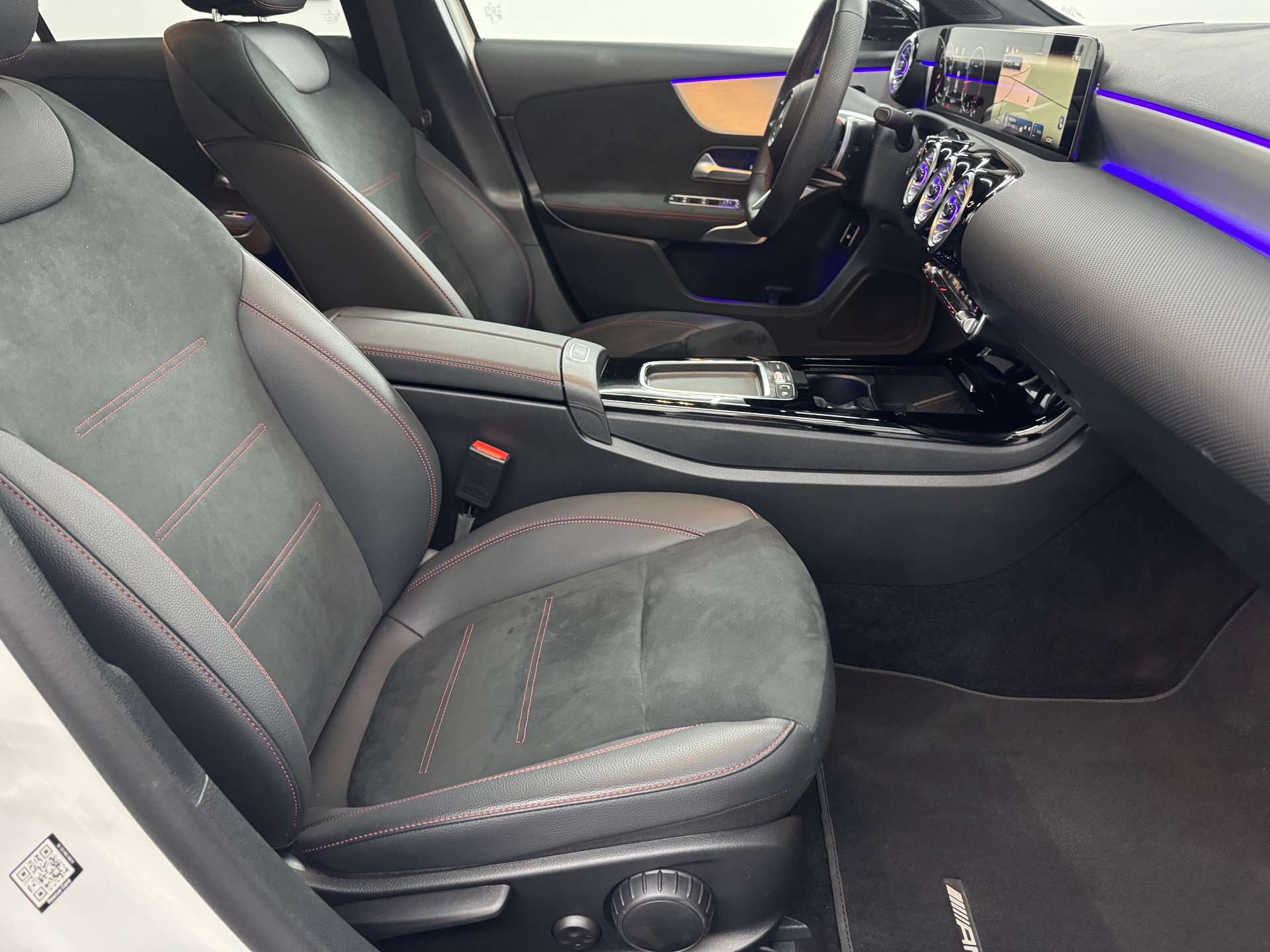 MERCEDES-BENZ A 220 d AMG Line 8G-DCT *Facelift*-image-13