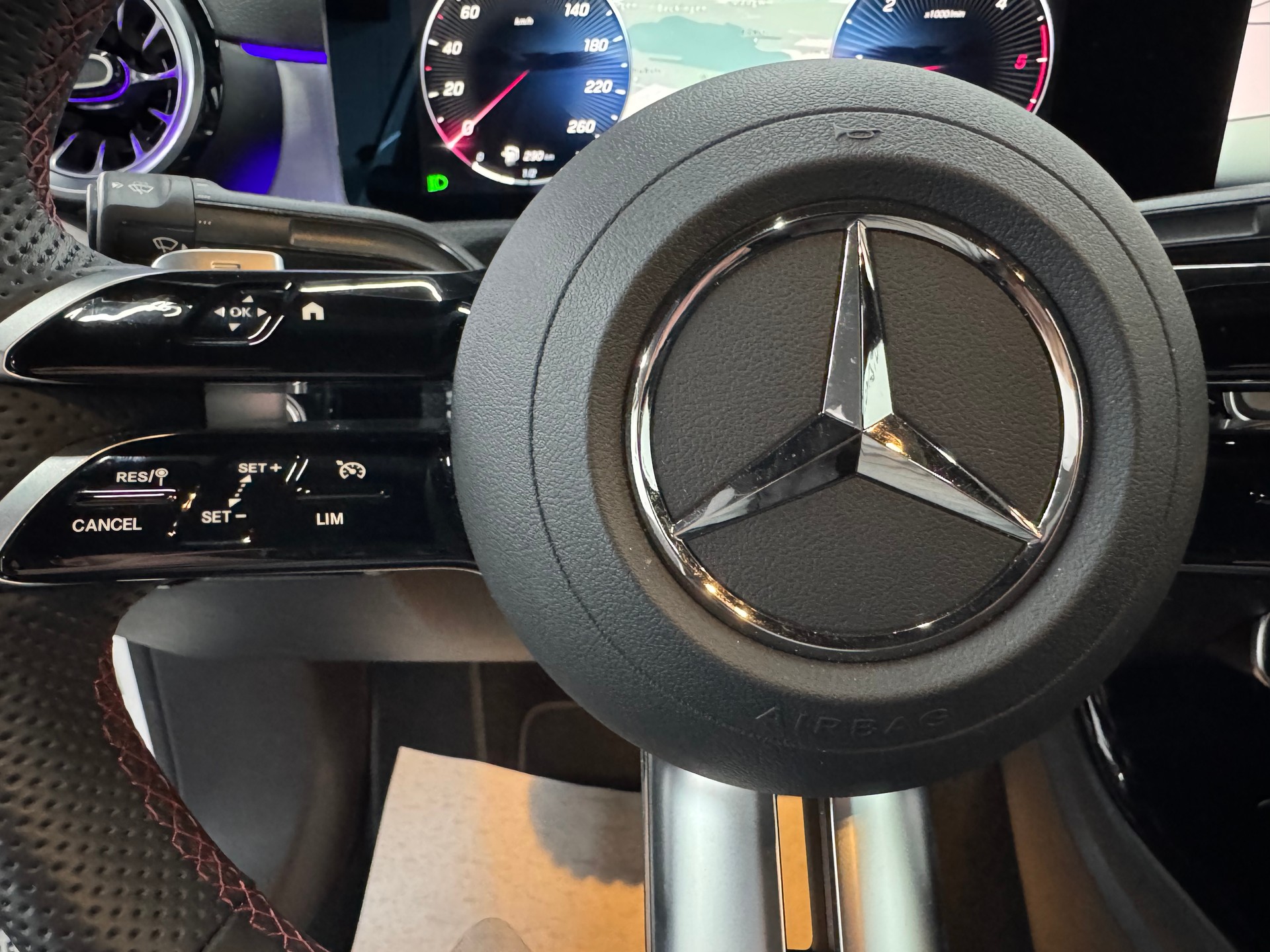 MERCEDES-BENZ A 220 d AMG Line 8G-DCT *Facelift*-image-25