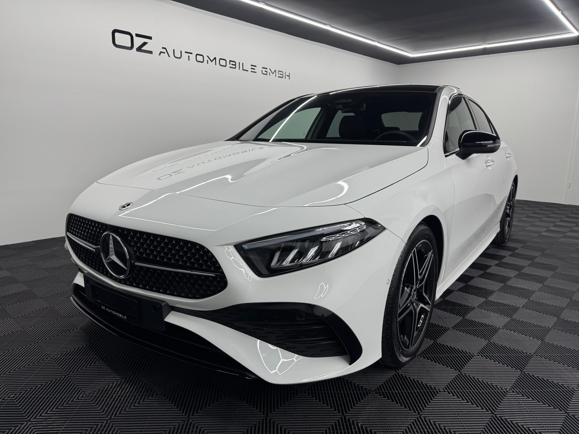 MERCEDES-BENZ A 220 d AMG Line 8G-DCT *Facelift*-showroom-element-1