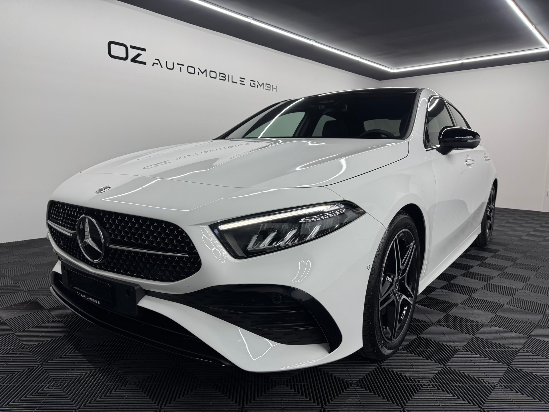 MERCEDES-BENZ A 220 d AMG Line 8G-DCT *Facelift*-showroom-element-2