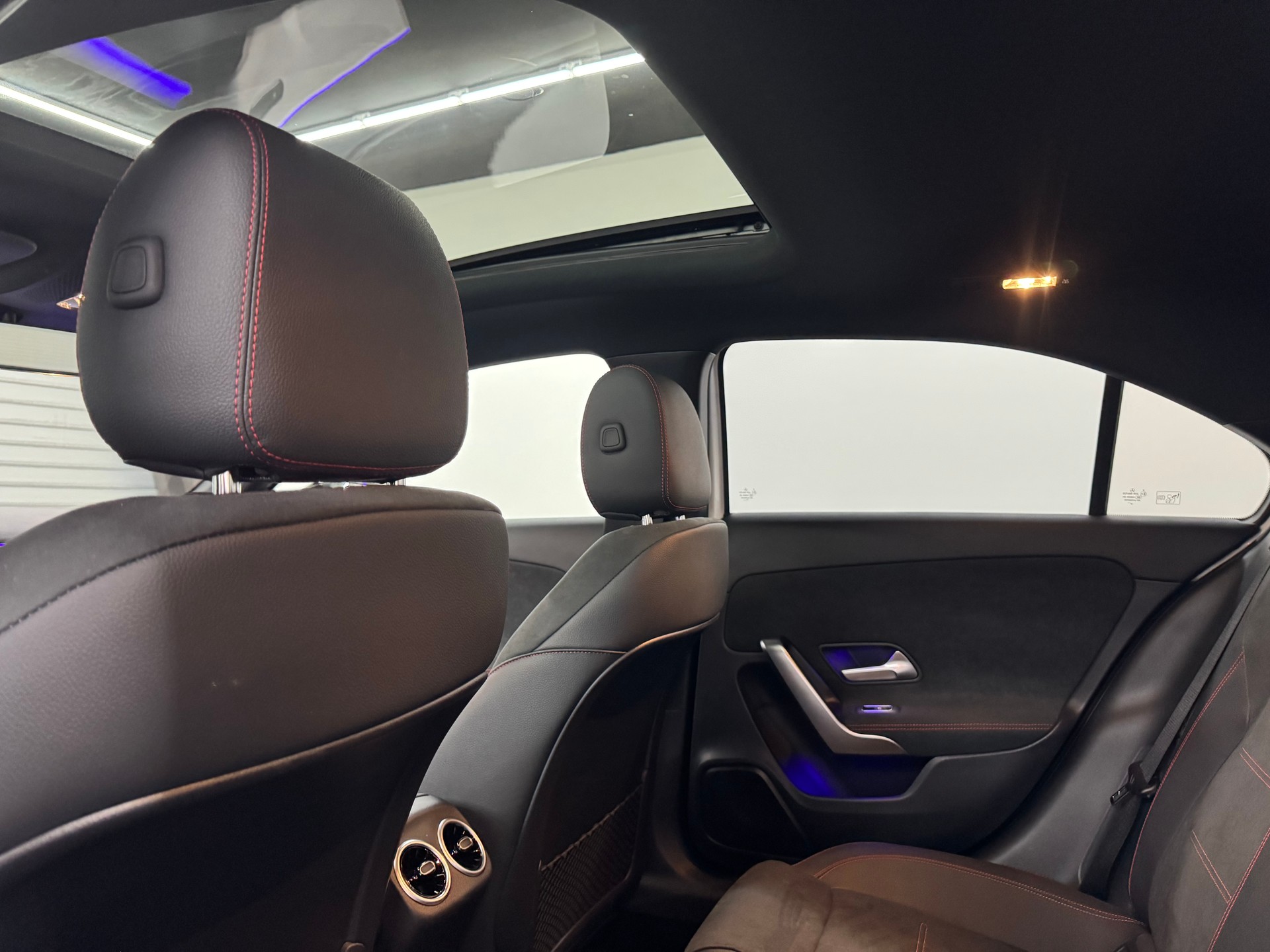 MERCEDES-BENZ A 220 d AMG Line 8G-DCT *Facelift*-image-22