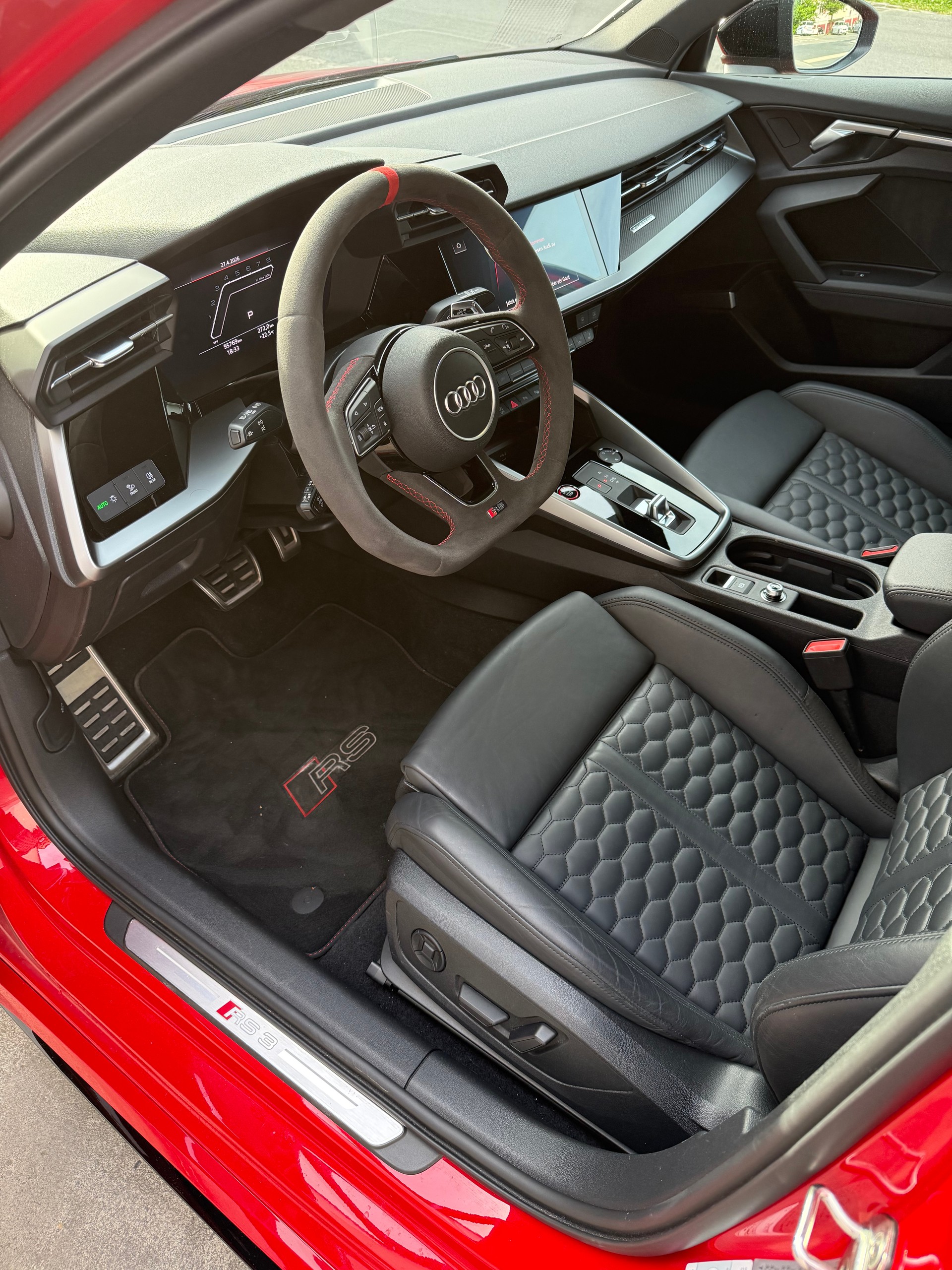 AUDI RS3 Sportback 2.5 TSI quattro S-tronic-image-9