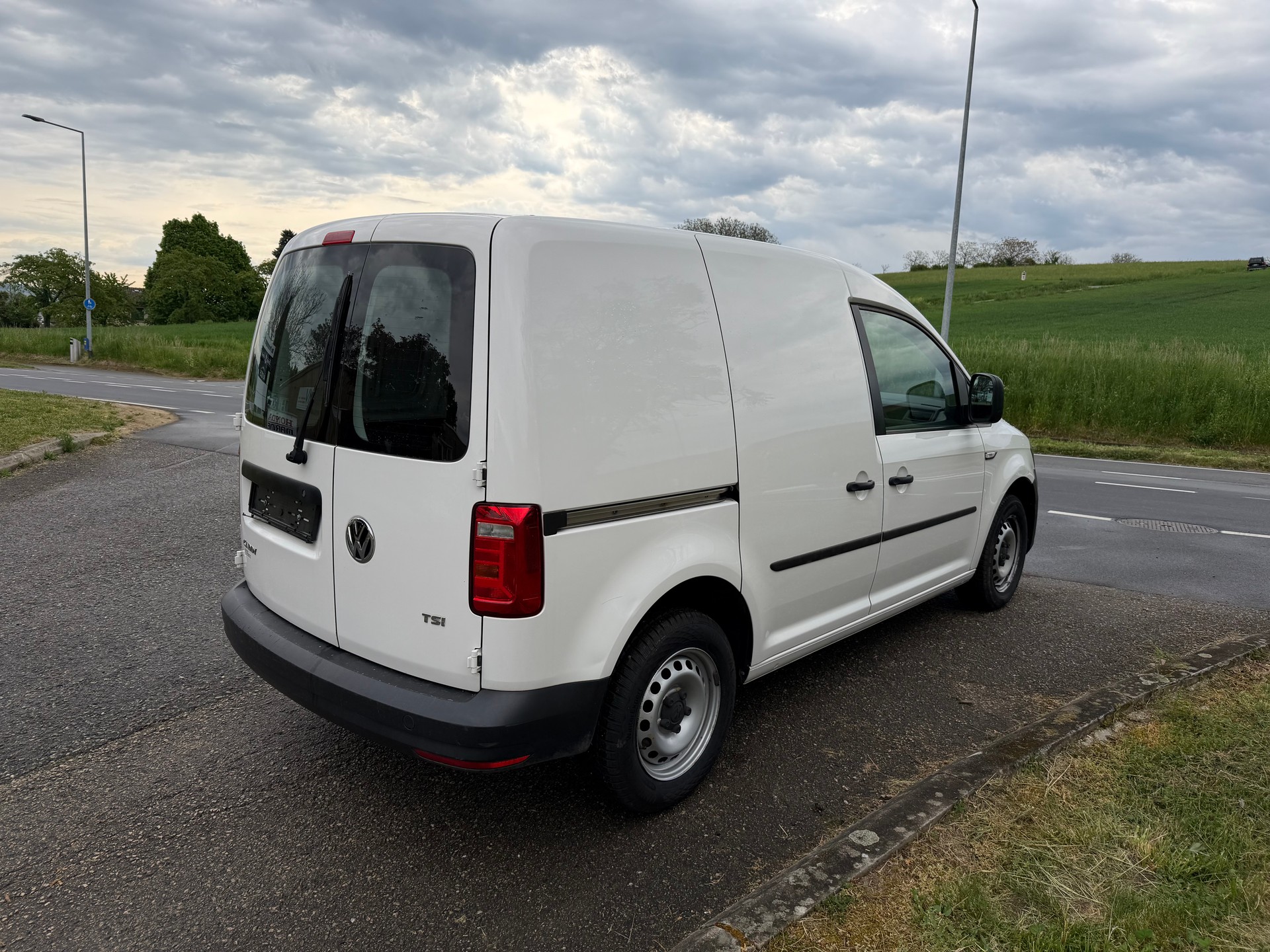 VW Caddy 1.2 TSI BlueMotion Technology-image-9