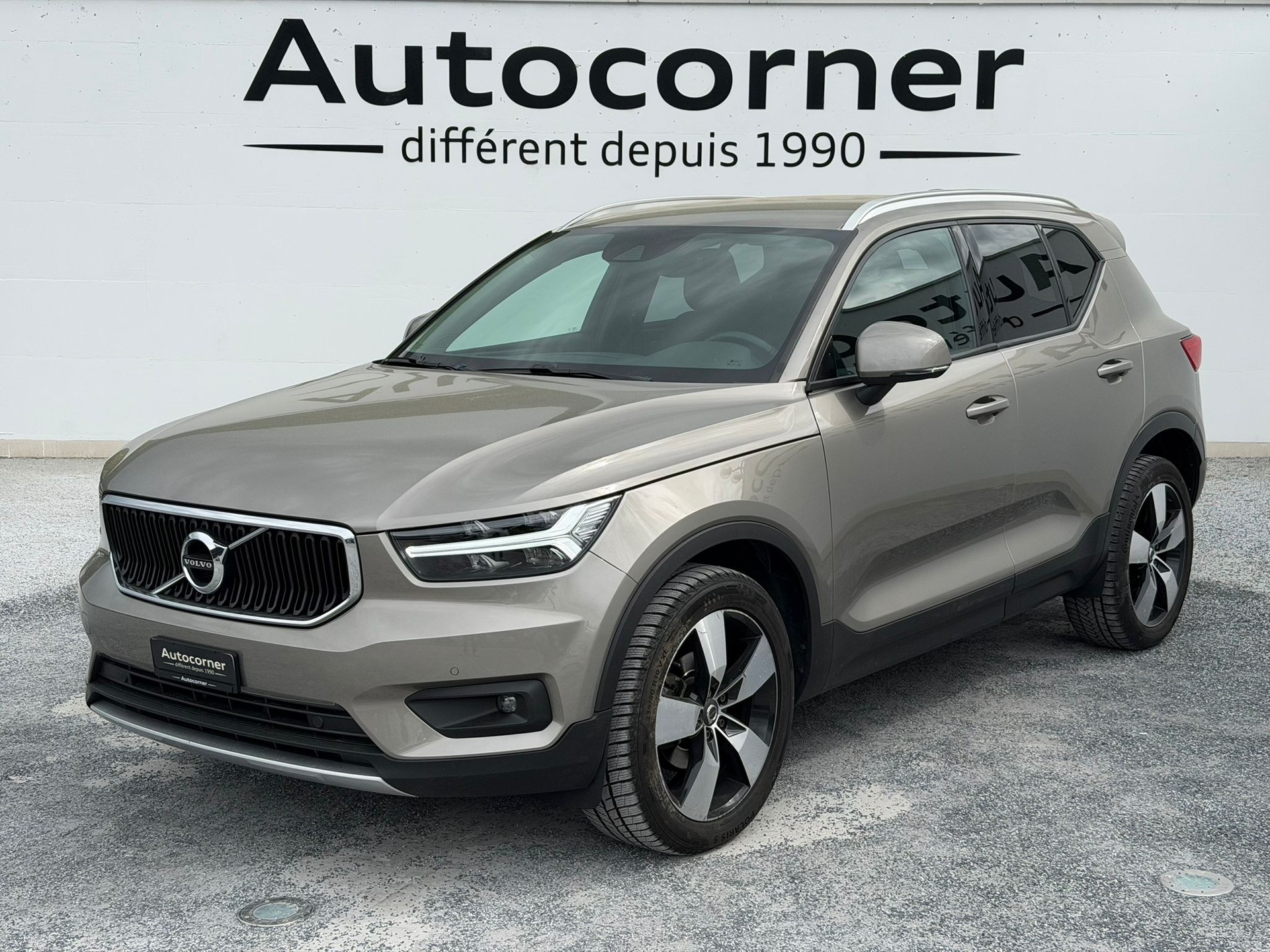 VOLVO XC40 T2 Momentum Geartronic-image-0