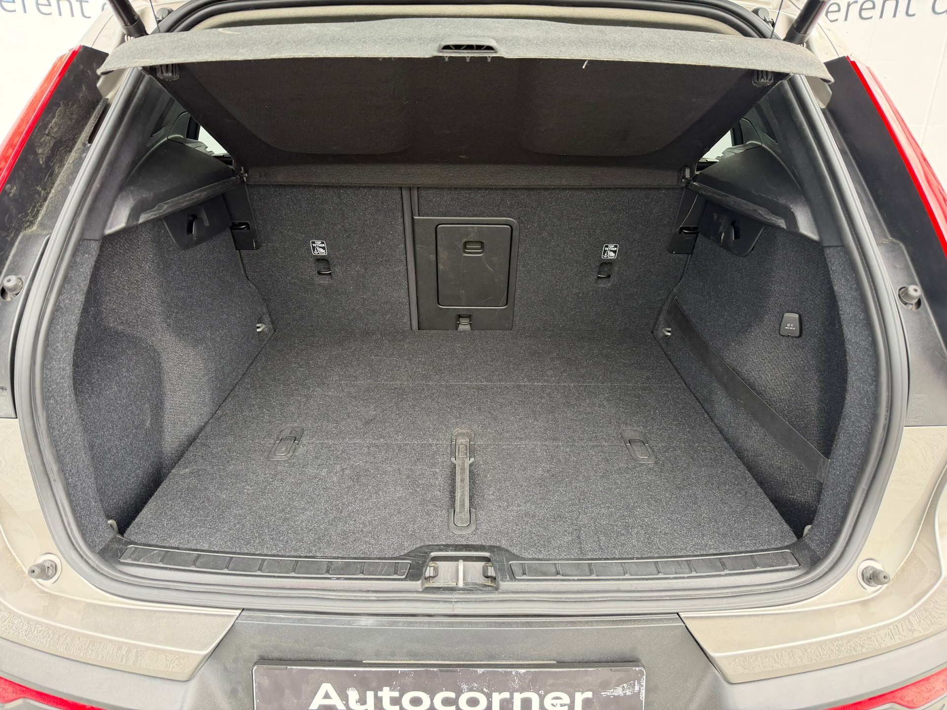 VOLVO XC40 T2 Momentum Geartronic-image-9
