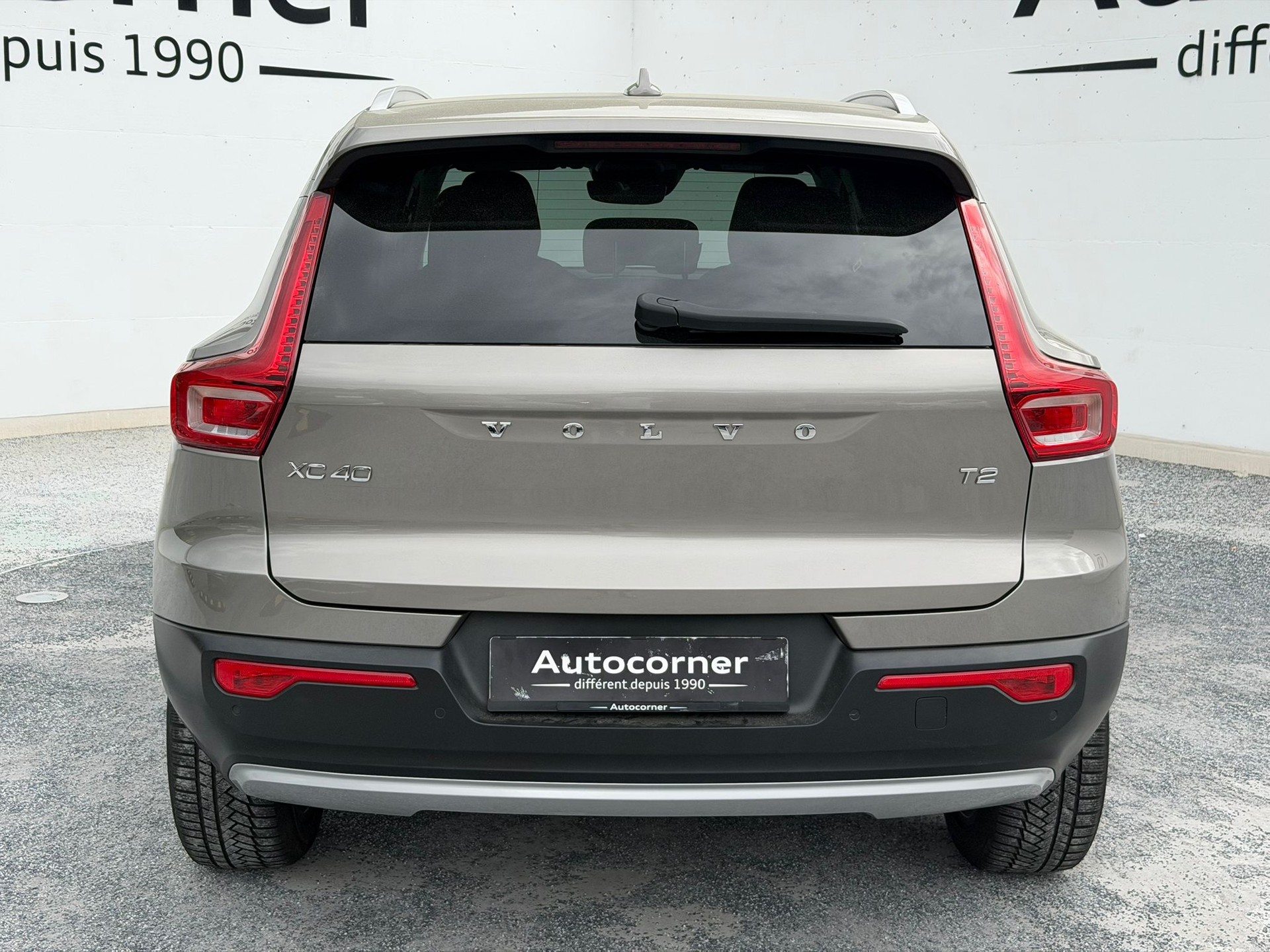 VOLVO XC40 T2 Momentum Geartronic-image-4