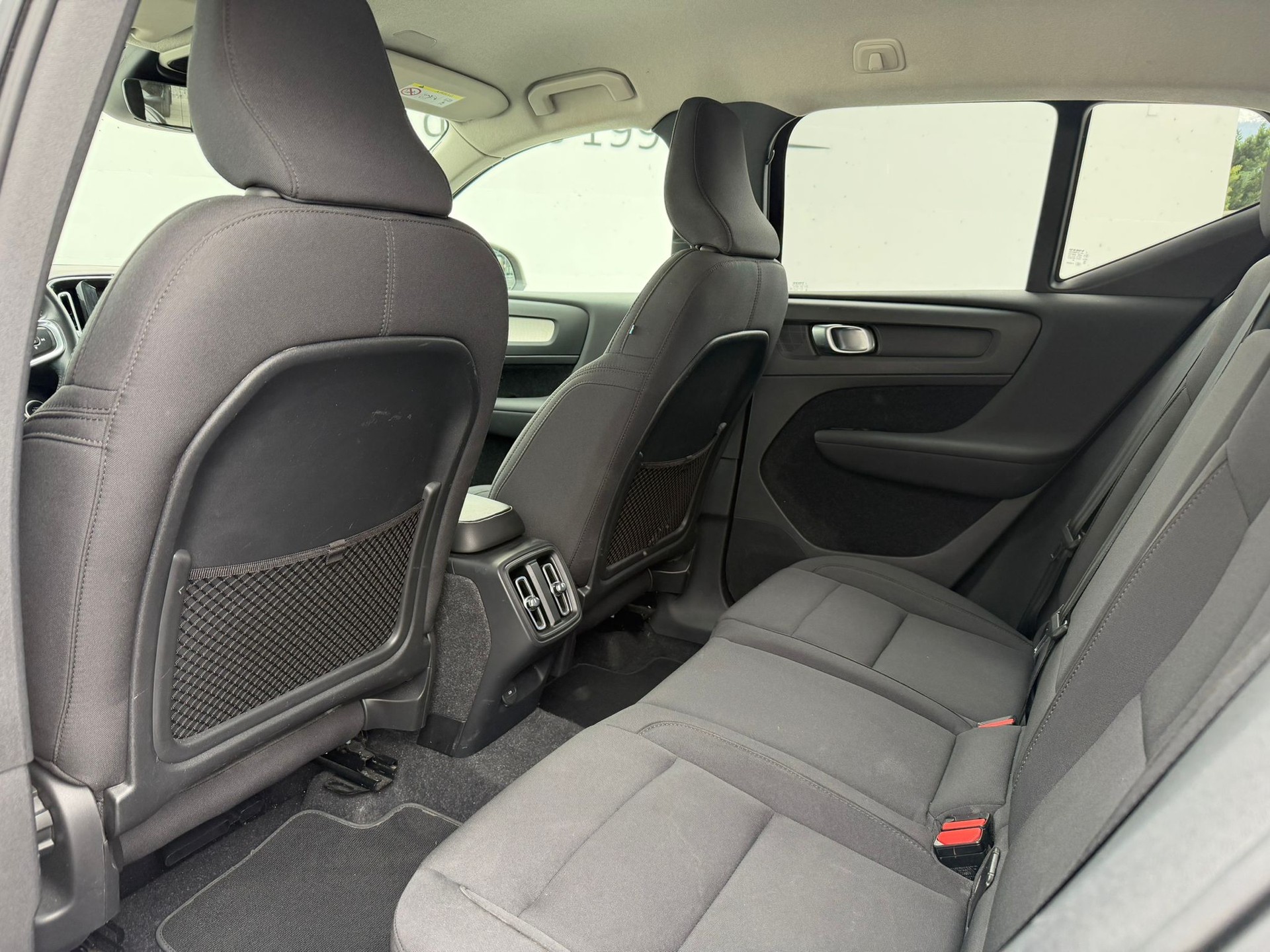 VOLVO XC40 T2 Momentum Geartronic-image-8
