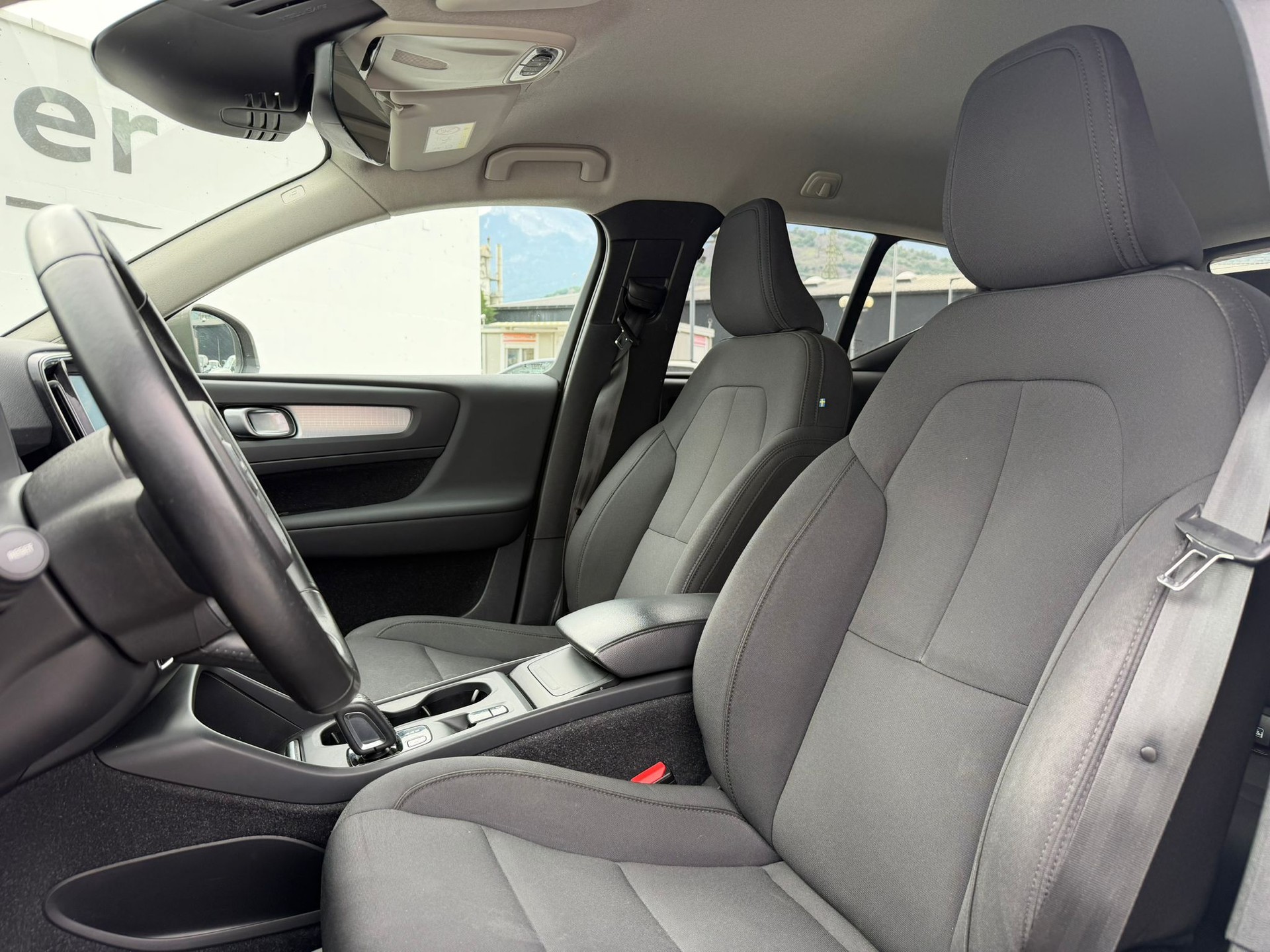 VOLVO XC40 T2 Momentum Geartronic-image-6