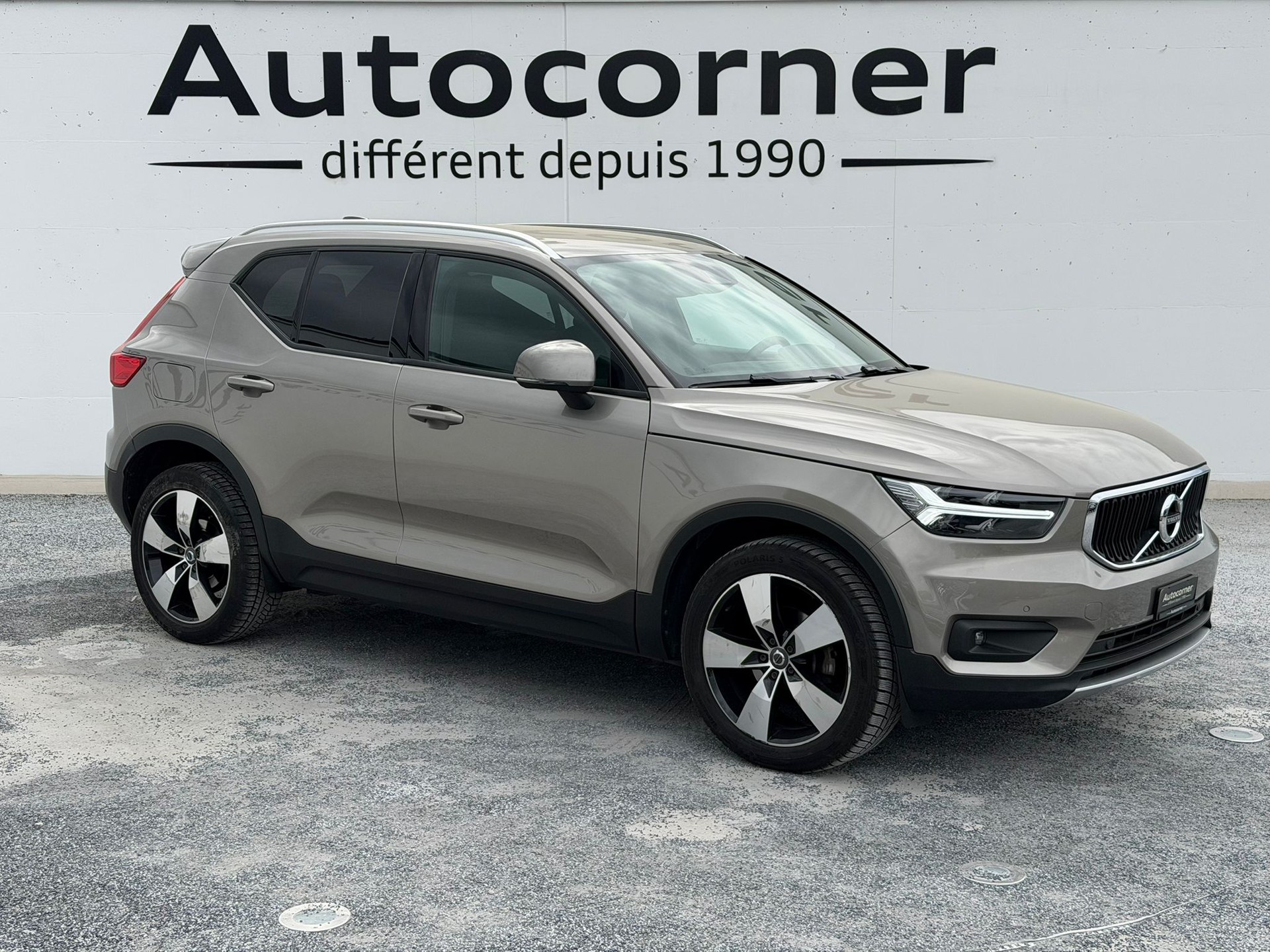VOLVO XC40 T2 Momentum Geartronic-image-5
