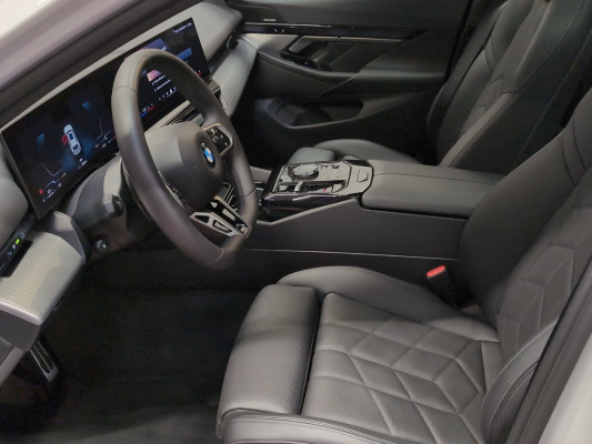 BMW 520d xDr 48V Tour M Sport-image-7