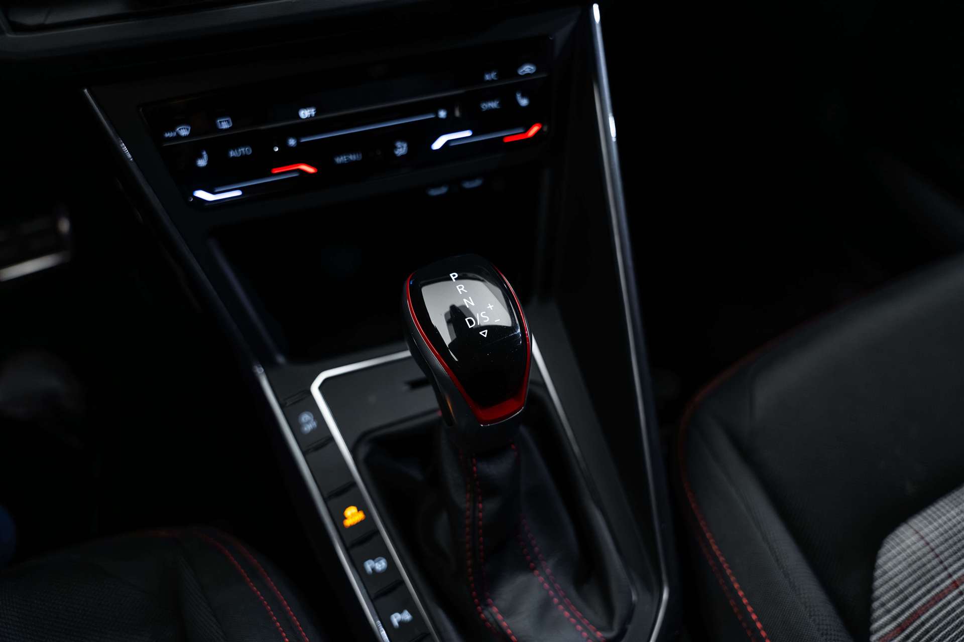 VW Polo 2.0 TSi GTi 207PS DSG-Automat-image-24