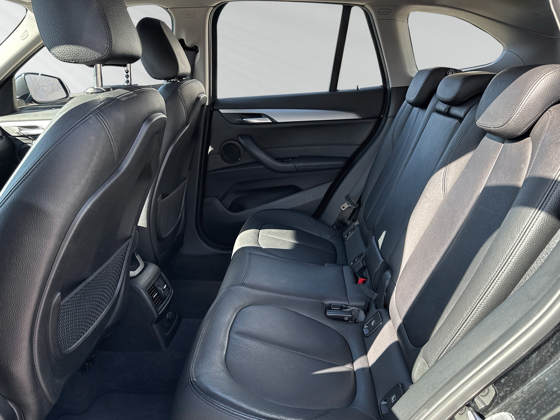 BMW X1 xDrive 20i Steptronic-image-6