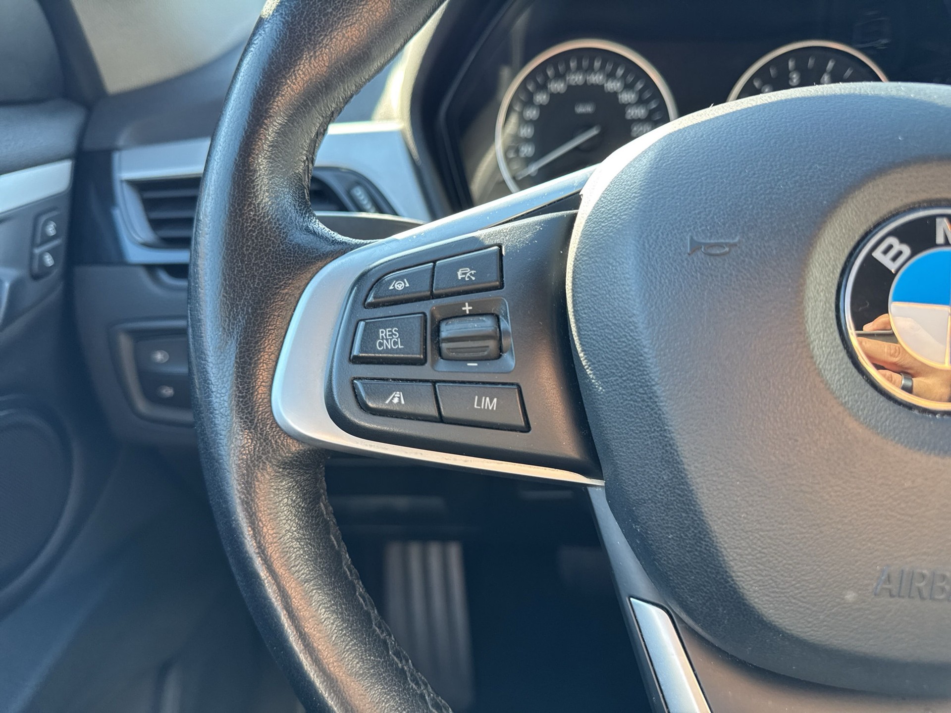BMW X1 xDrive 20i Steptronic-image-14