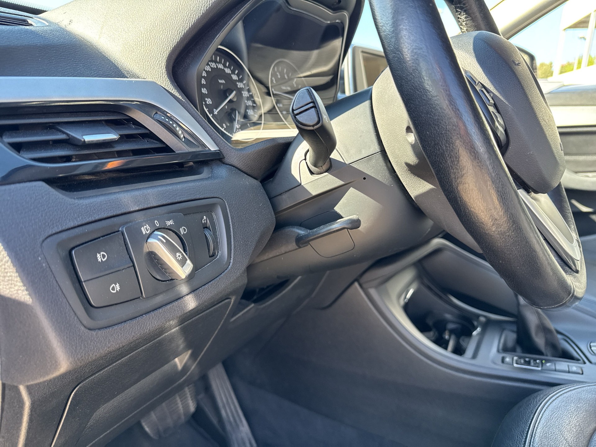 BMW X1 xDrive 20i Steptronic-image-18