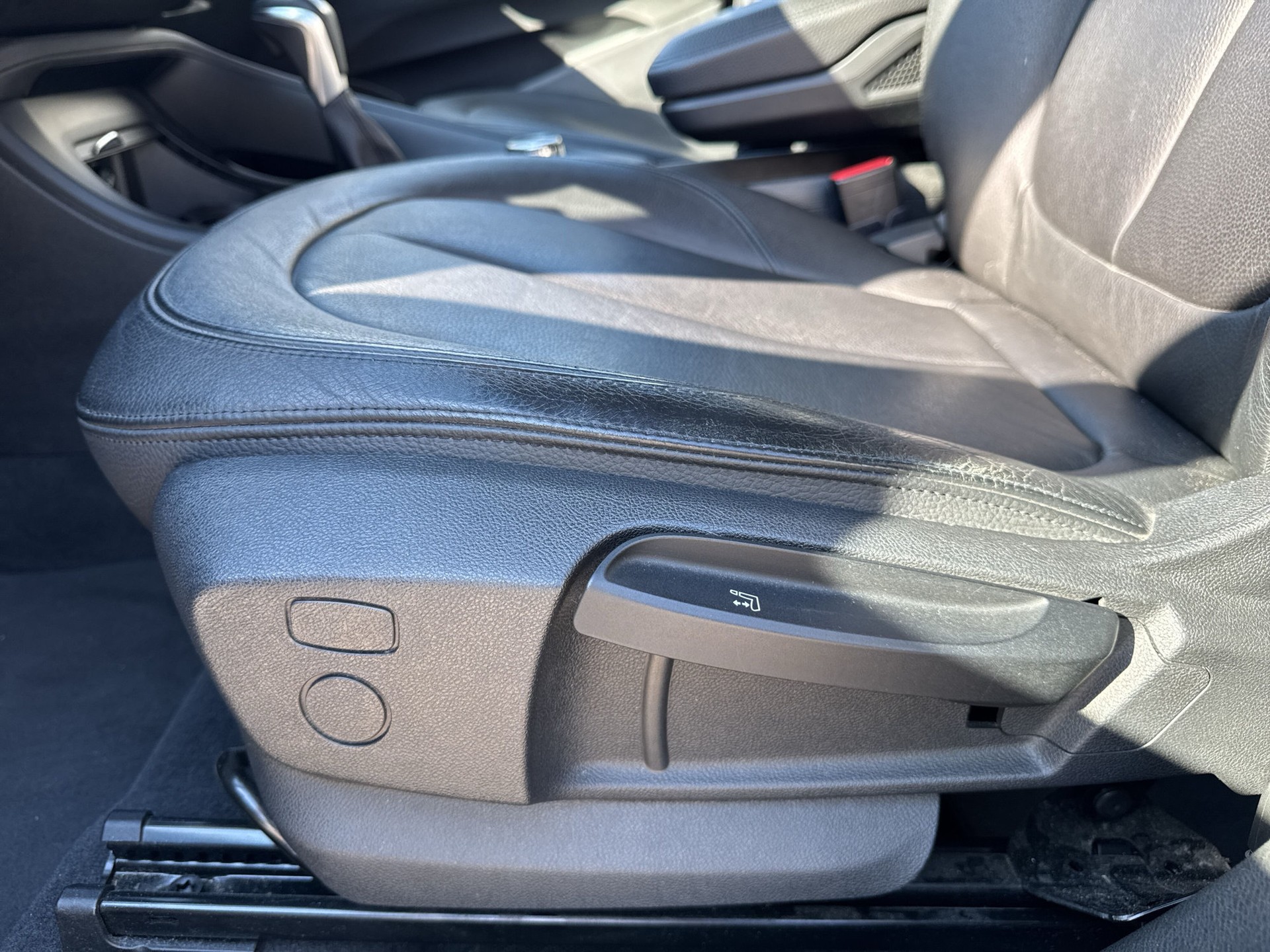 BMW X1 xDrive 20i Steptronic-image-17