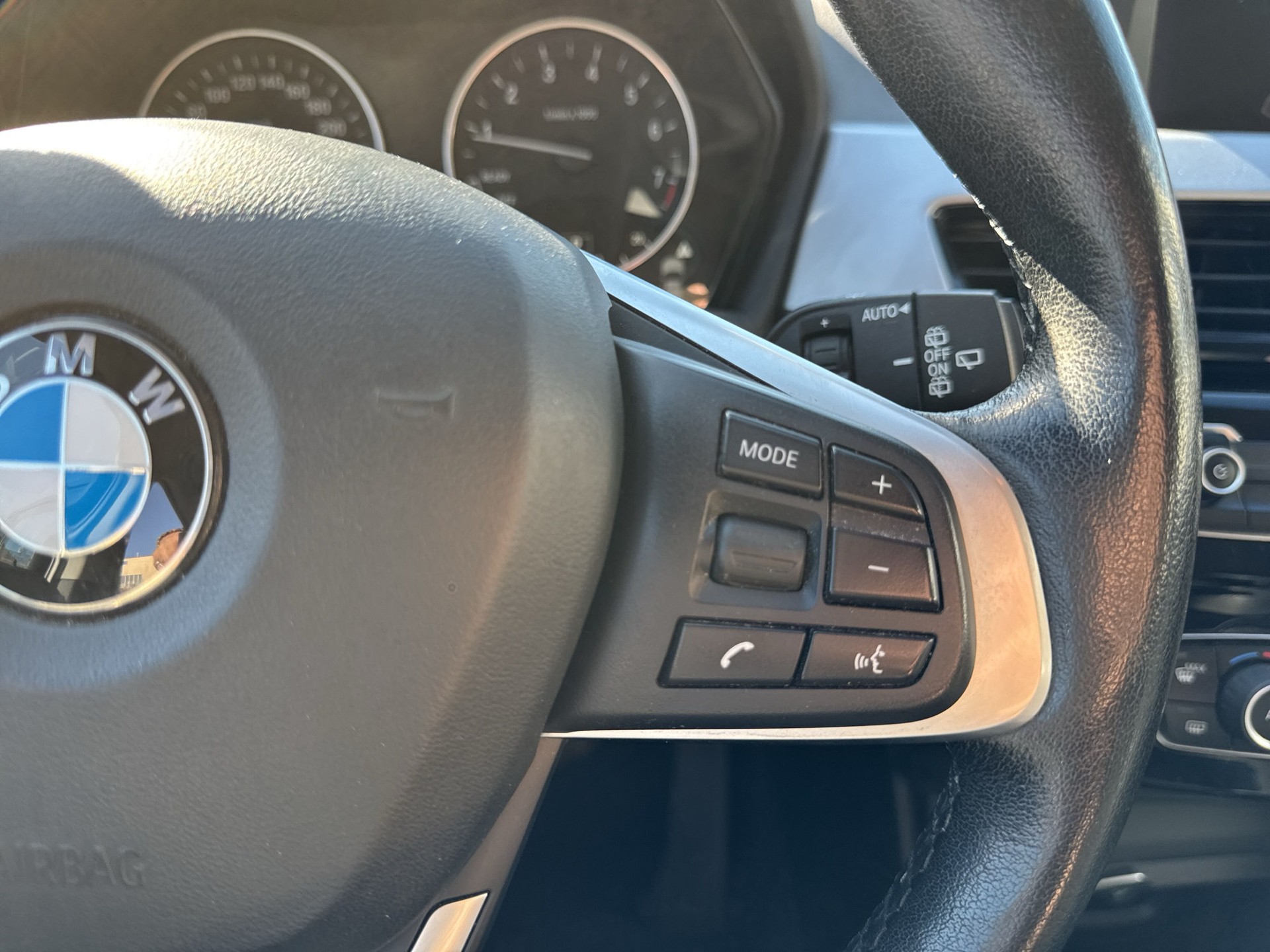 BMW X1 xDrive 20i Steptronic-image-15