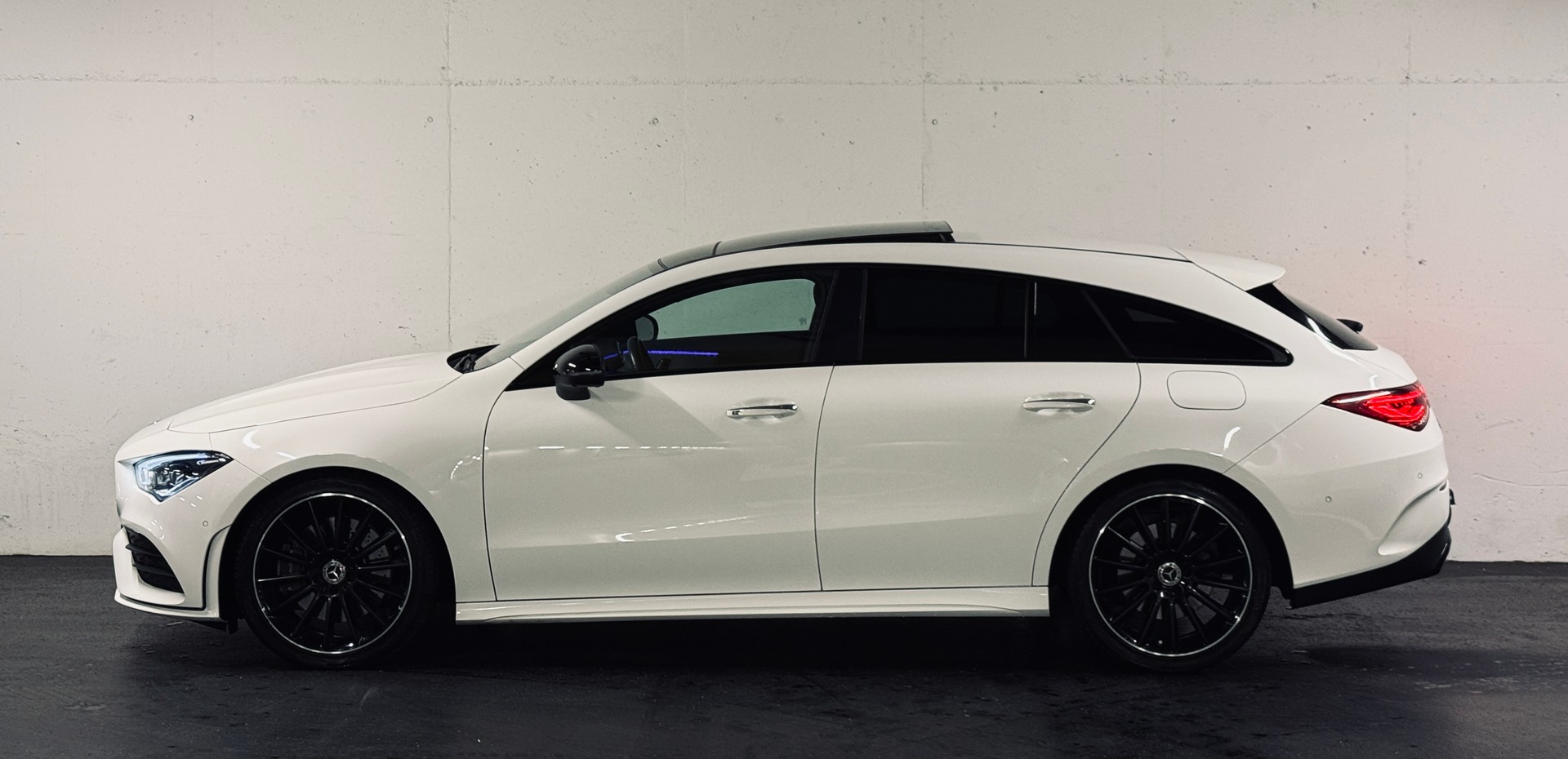 MERCEDES-BENZ CLA 250 Shooting Brake AMG Line 4Matic-image-4