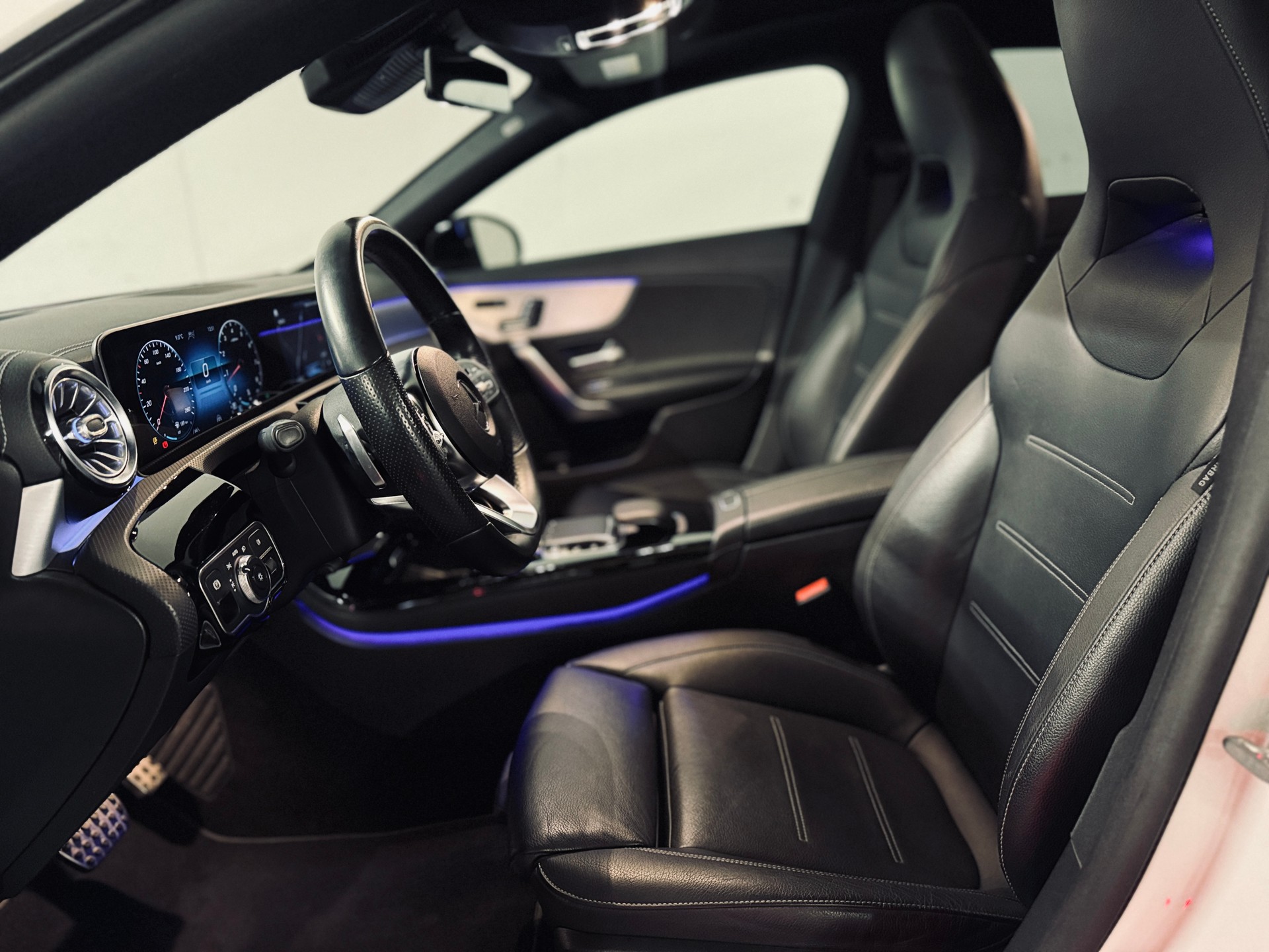 MERCEDES-BENZ CLA 250 Shooting Brake AMG Line 4Matic-image-7