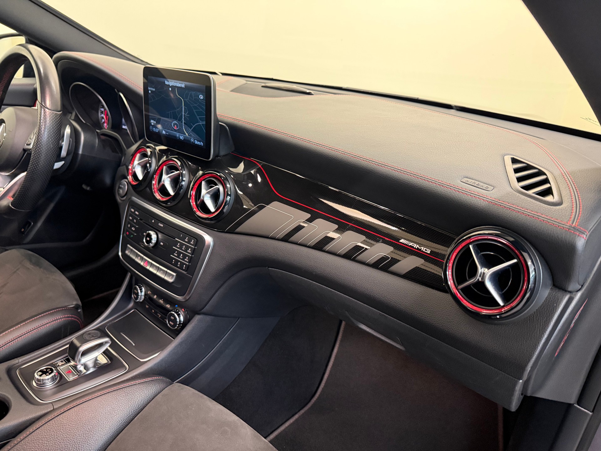 MERCEDES-BENZ CLA 45 AMG 4Matic Speedshift-image-23