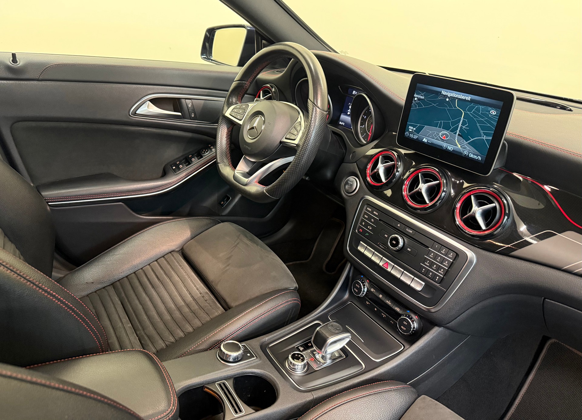 MERCEDES-BENZ CLA 45 AMG 4Matic Speedshift-image-22