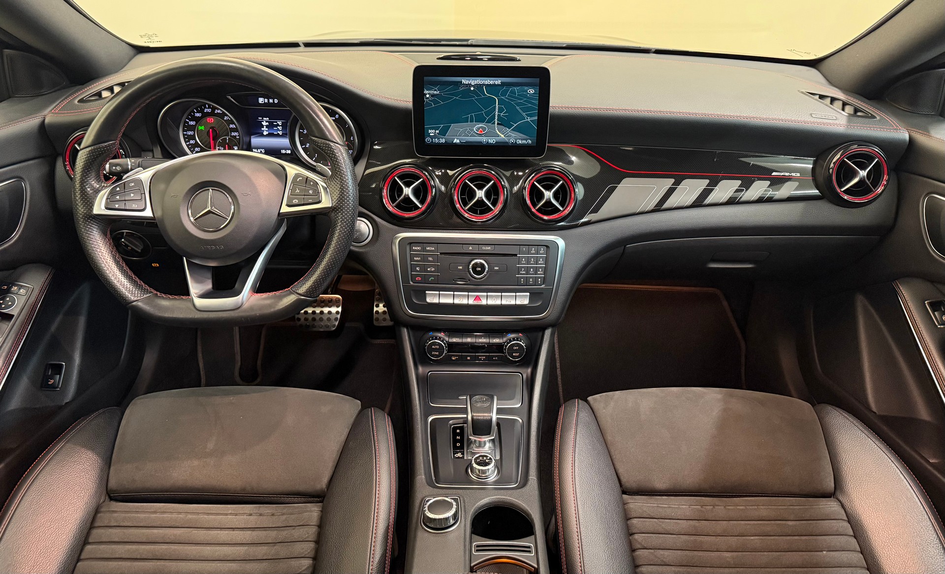 MERCEDES-BENZ CLA 45 AMG 4Matic Speedshift-image-13