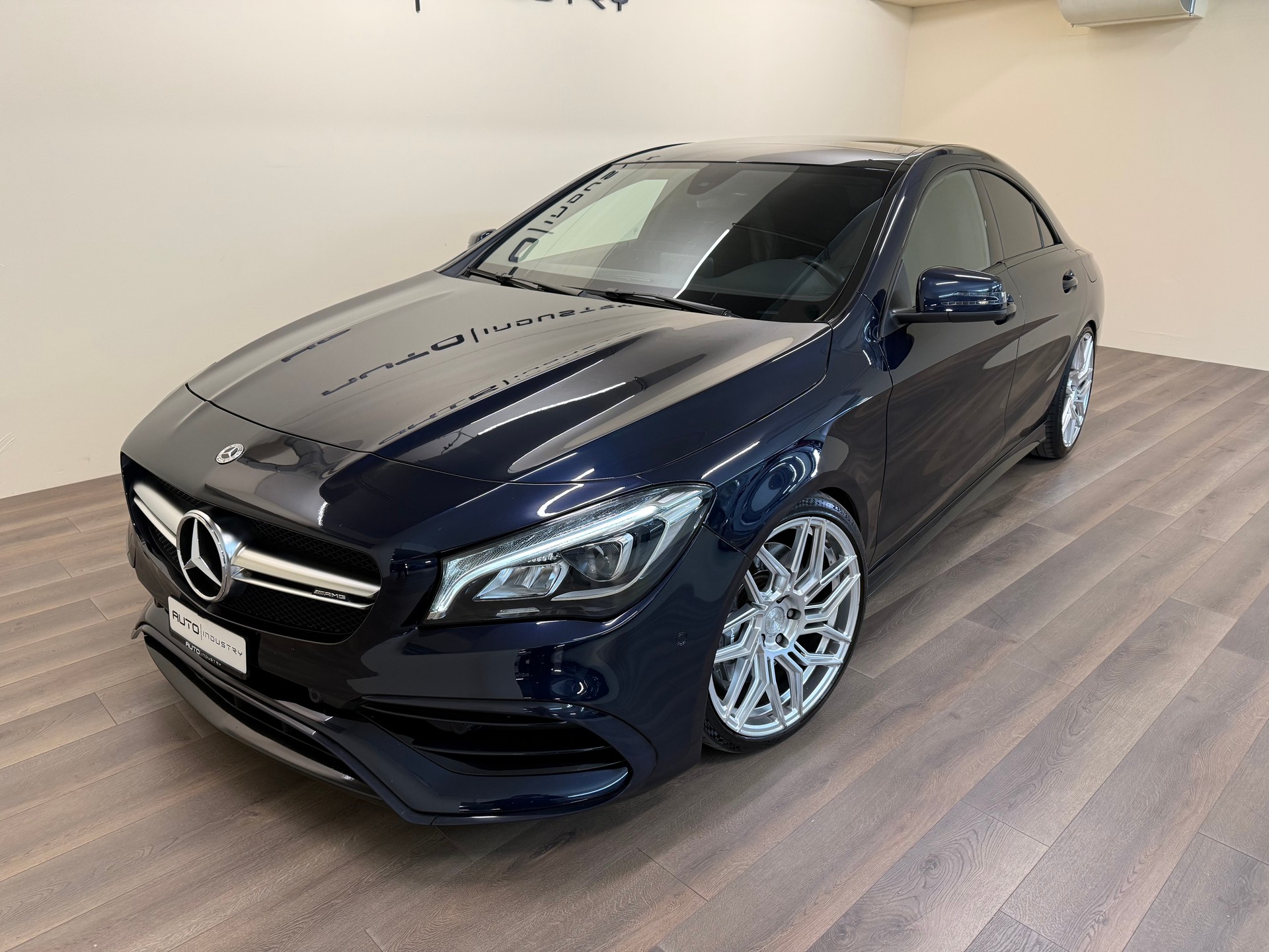 MERCEDES-BENZ CLA 45 AMG 4Matic Speedshift-showroom-element-1