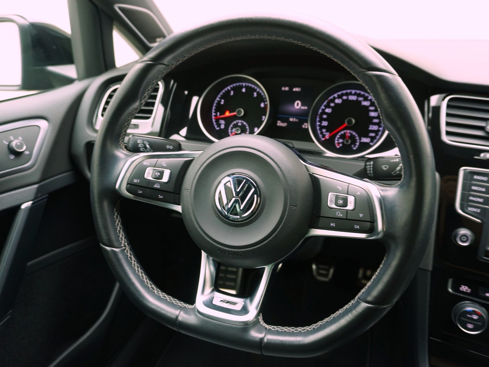 VW Golf 7 1.4 TSI R-Line-image-10