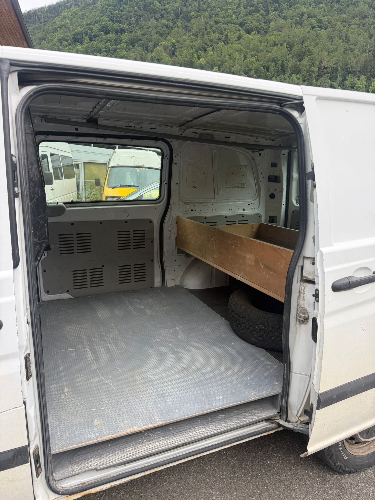 MERCEDES-BENZ Vito 111 CDI 4x4-image-10