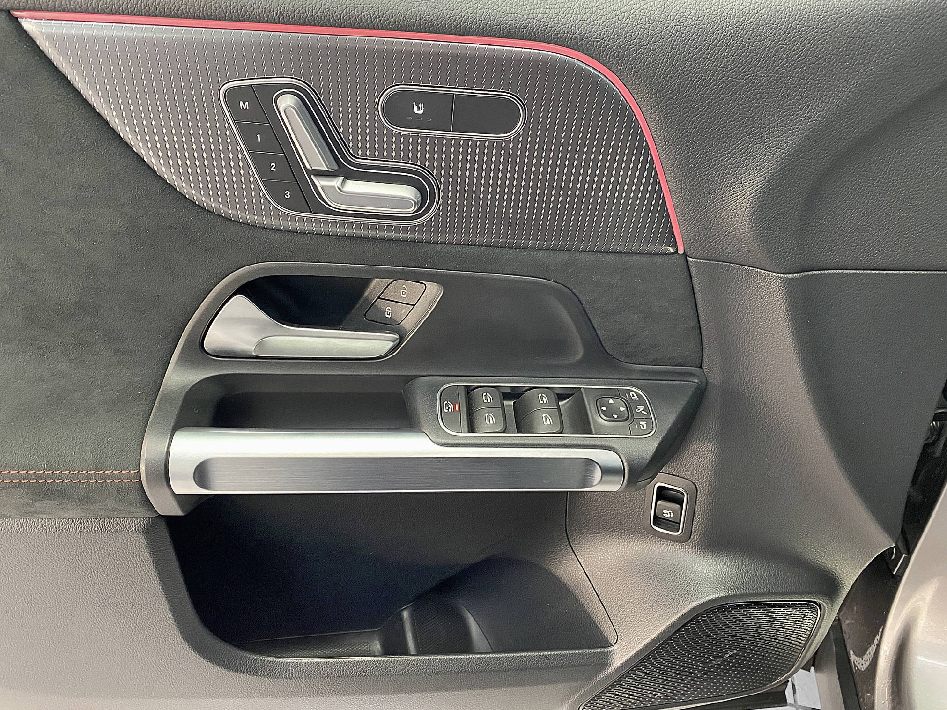 MERCEDES-BENZ EQB 350 AMG Line 4MATIC-image-9