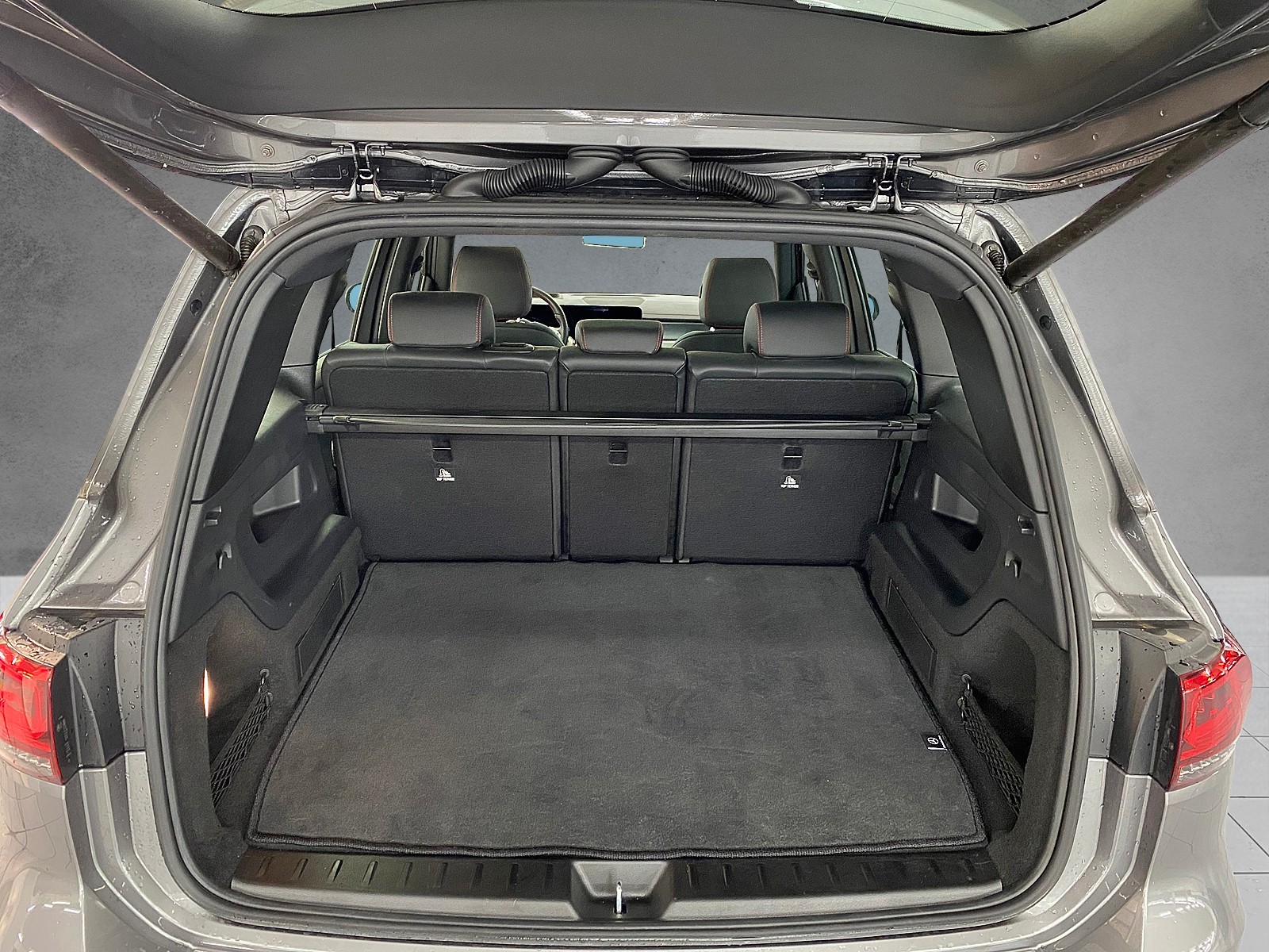 MERCEDES-BENZ EQB 350 AMG Line 4MATIC-image-4