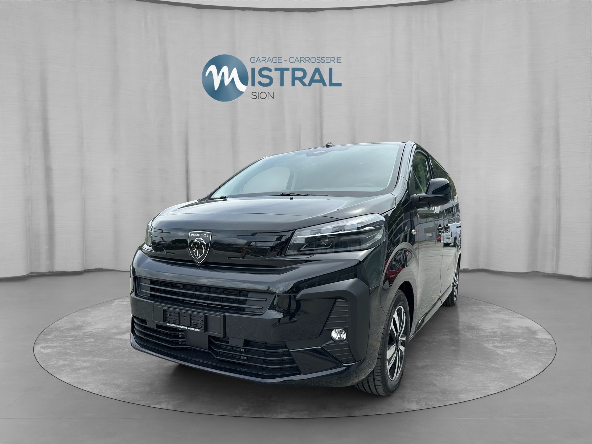 PEUGEOT Traveller 2.2 BlueHDi Family Edition Standard EAT8