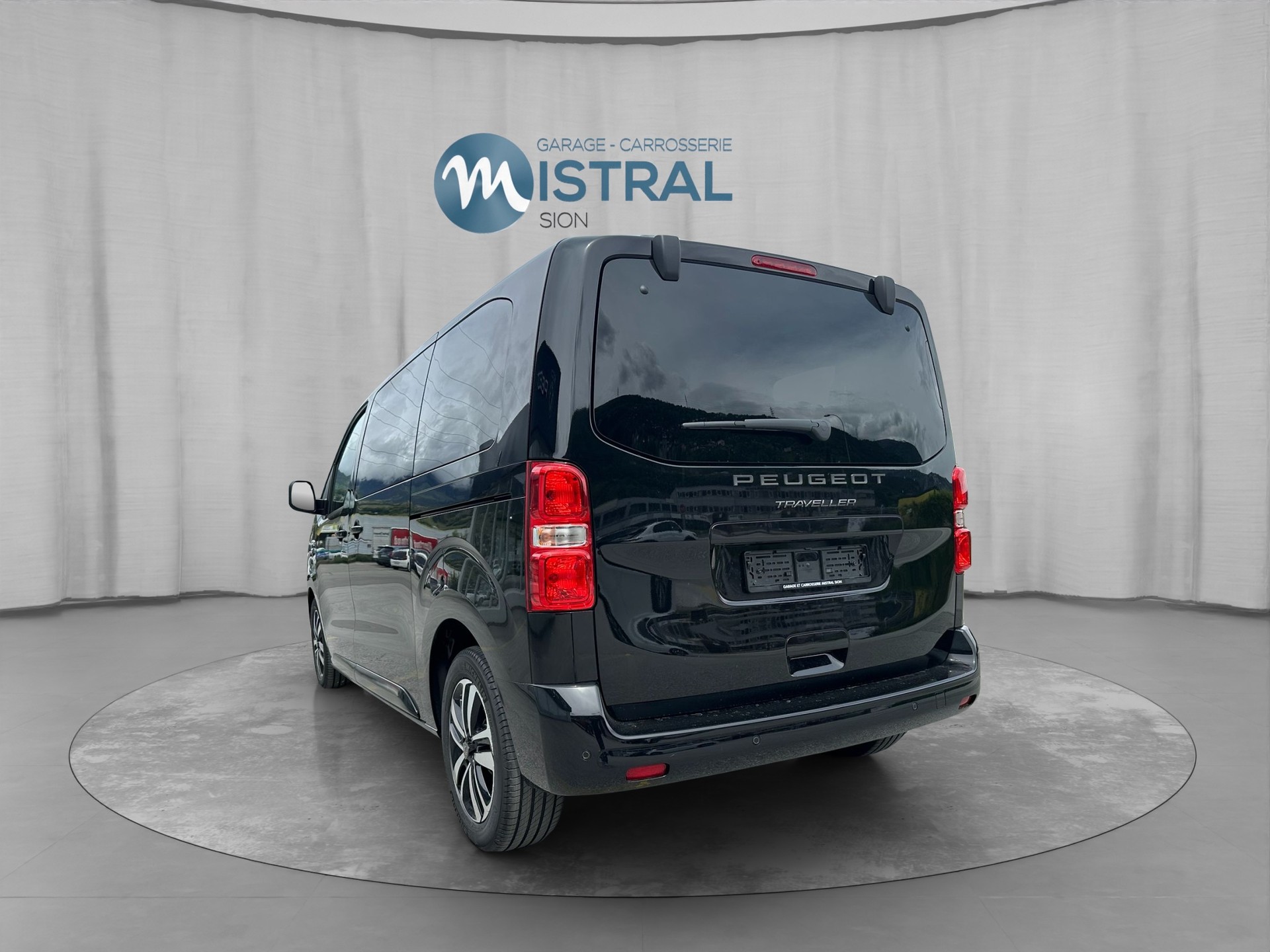 PEUGEOT Traveller 2.2 BlueHDi Family Edition Standard EAT8-image-2