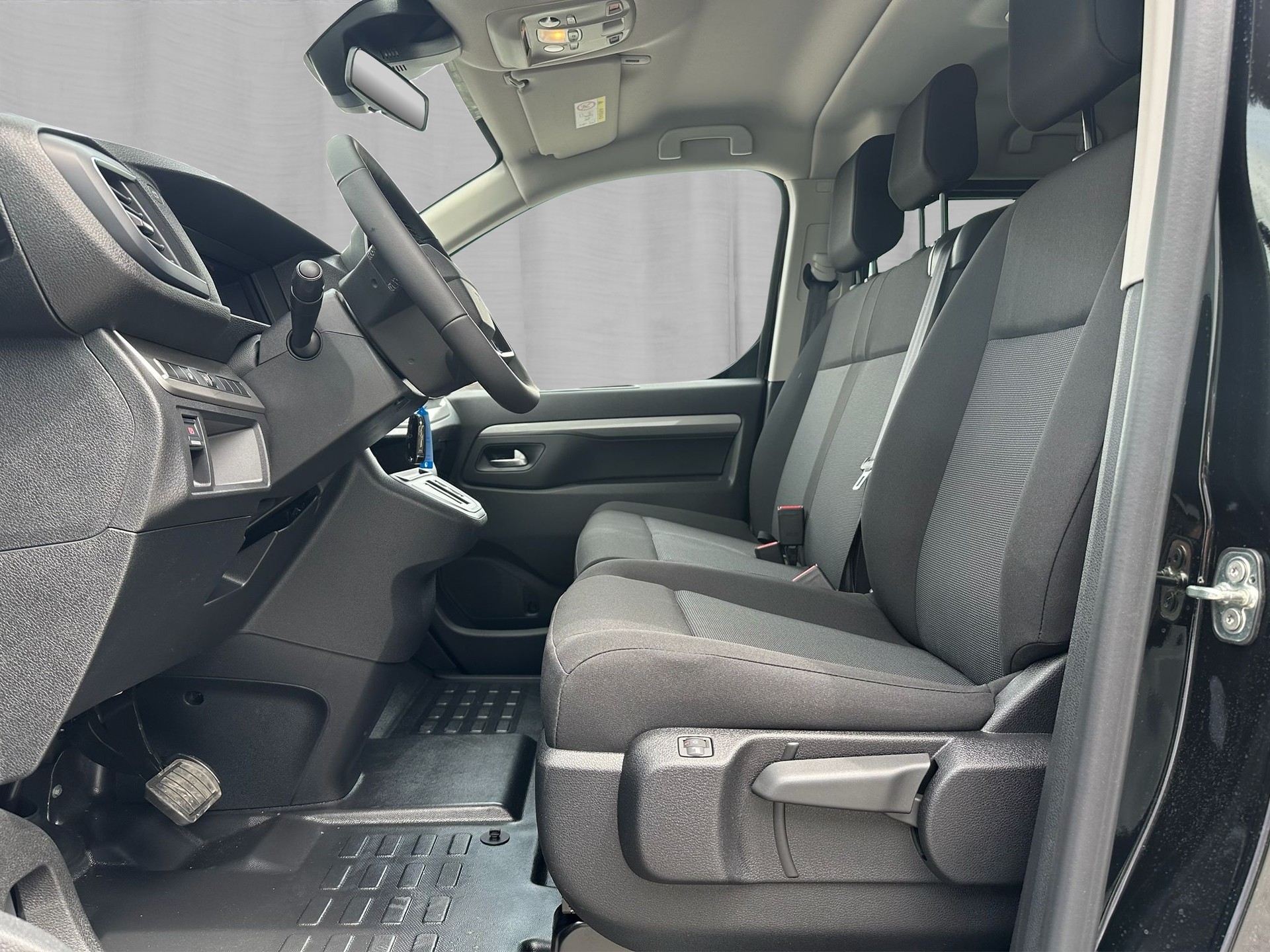 PEUGEOT Traveller 2.2 BlueHDi Family Edition Standard EAT8-image-8