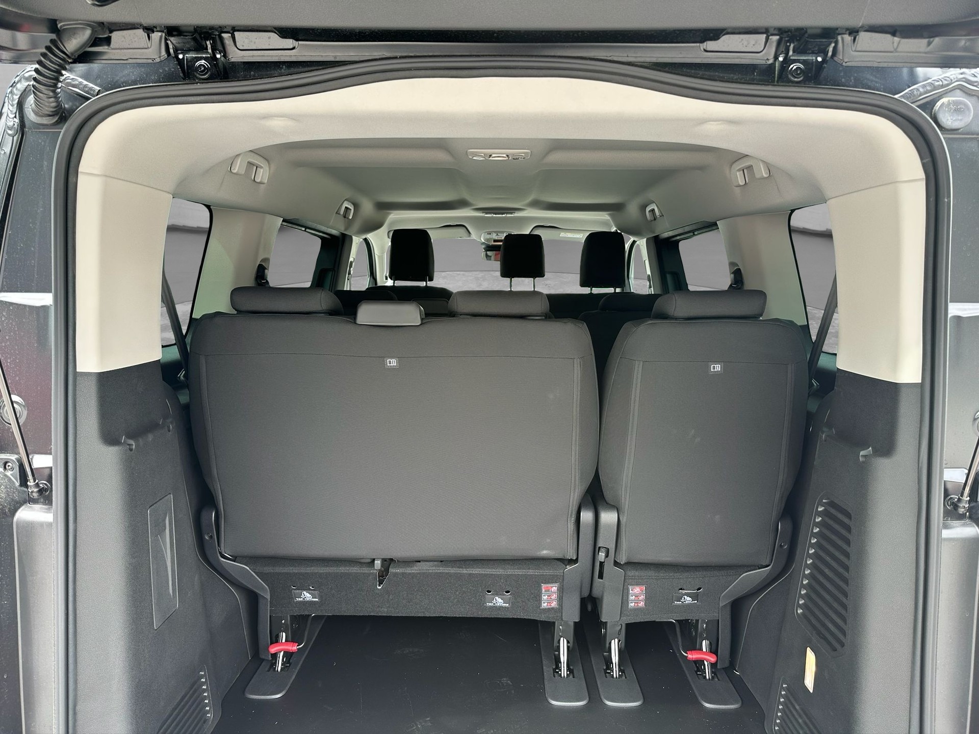 PEUGEOT Traveller 2.2 BlueHDi Family Edition Standard EAT8-image-15