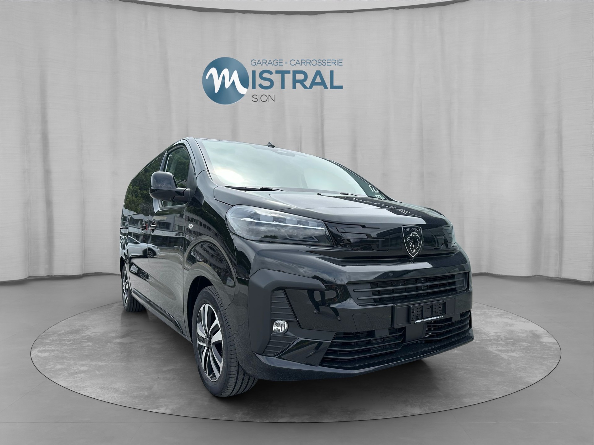PEUGEOT Traveller 2.2 BlueHDi Family Edition Standard EAT8-image-6