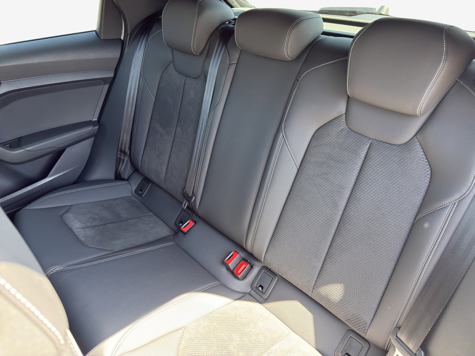 AUDI A1 Sportback 35 TFSI S Line S-tronic-image-11