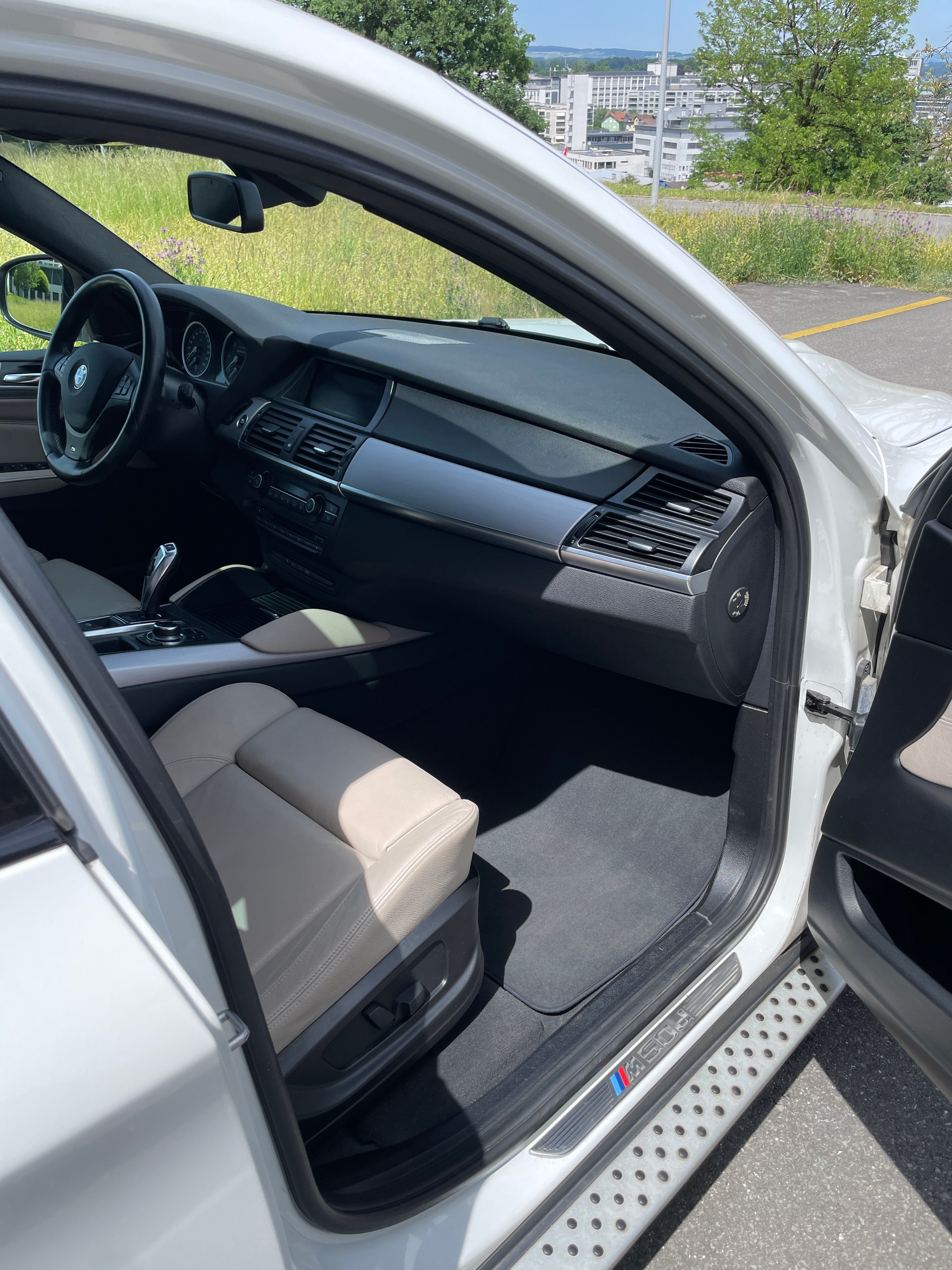 BMW X6 M50d-image-8
