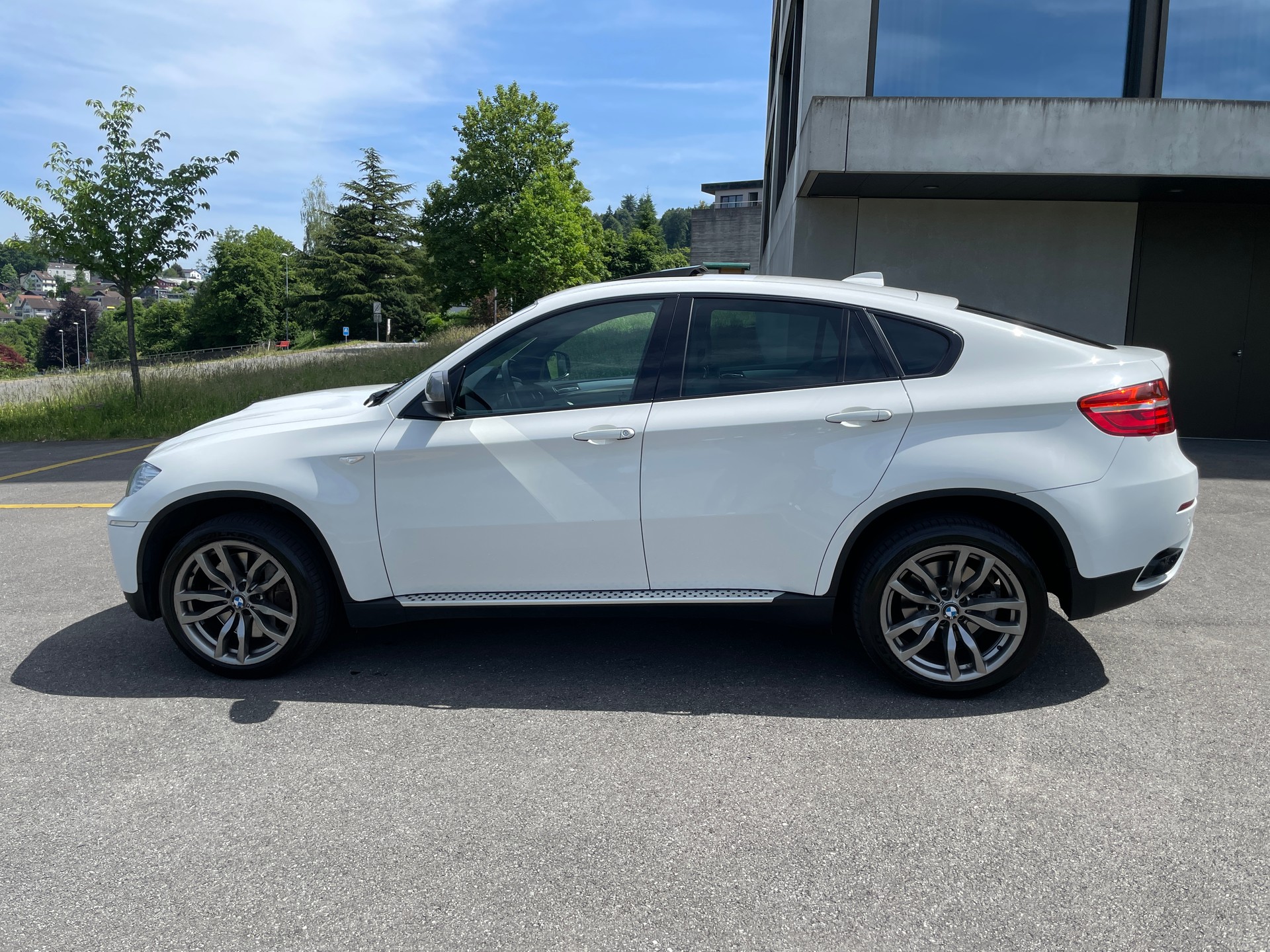 BMW X6 M50d-image-4