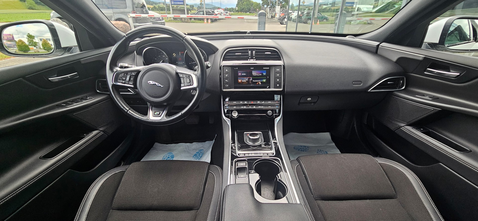 JAGUAR XE 20d R-Sport AWD Automat-image-7
