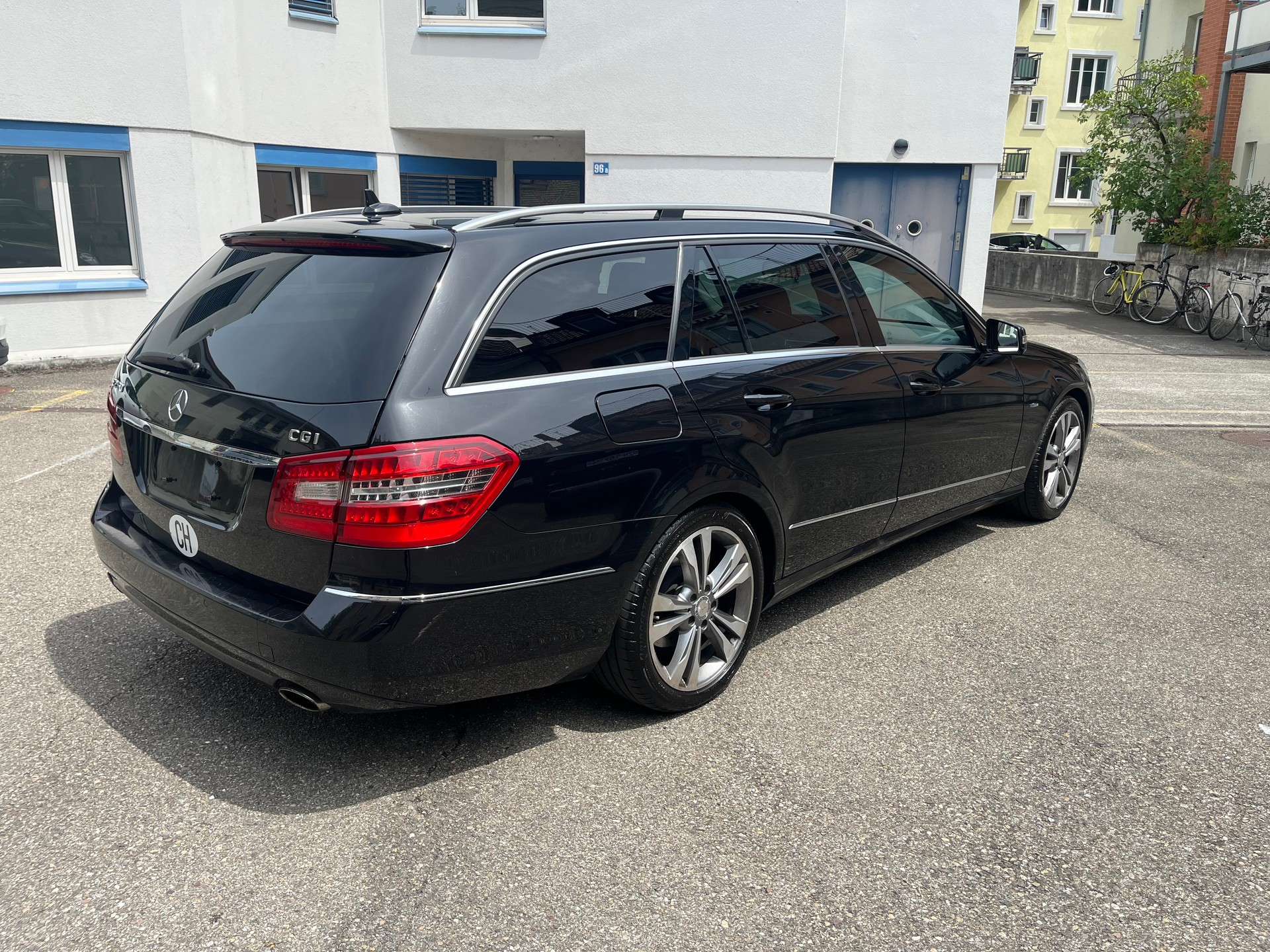 MERCEDES-BENZ E 250 CGI BlueEfficiency Avantgarde Automatic-image-3