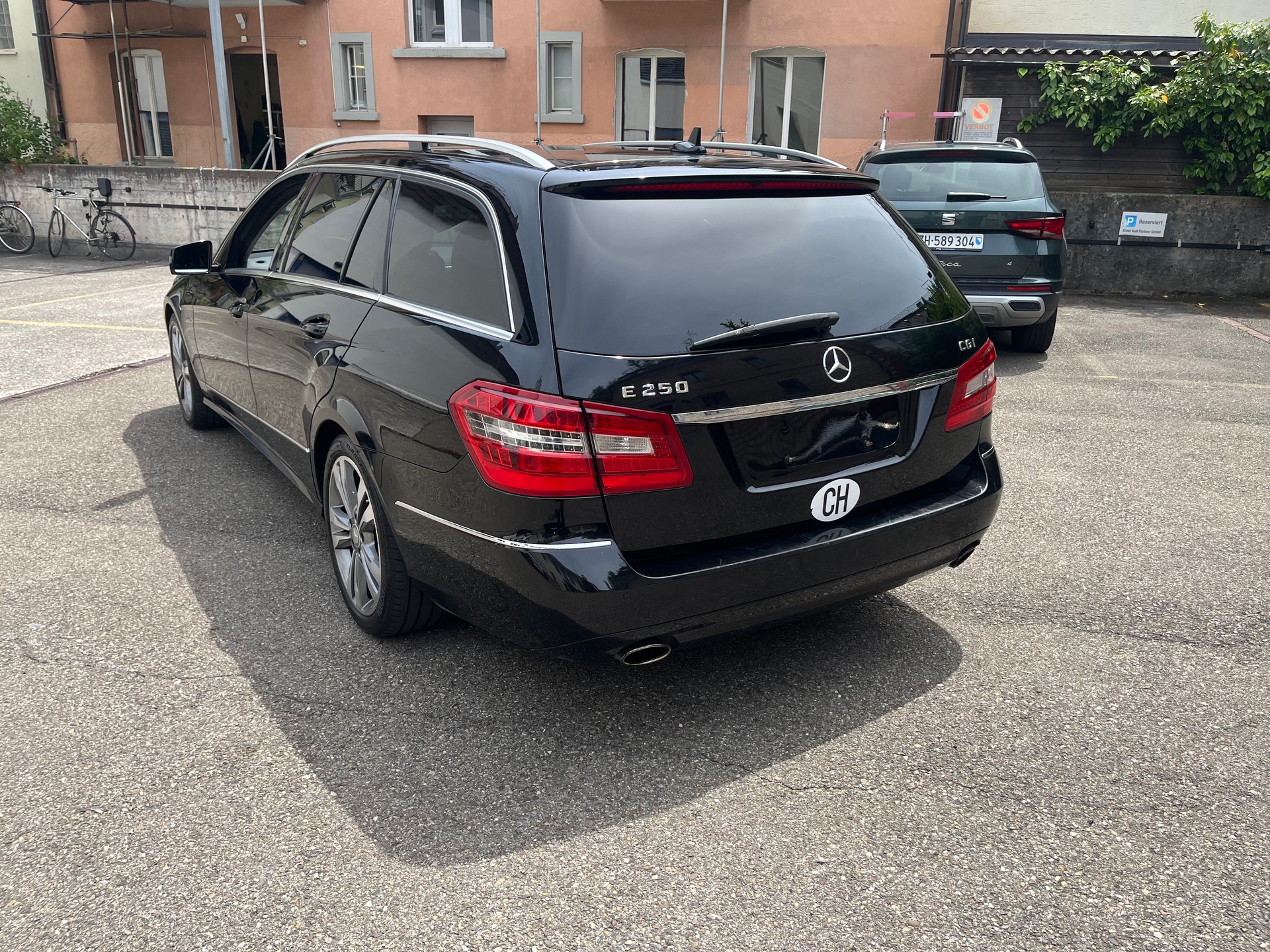 MERCEDES-BENZ E 250 CGI BlueEfficiency Avantgarde Automatic-image-4