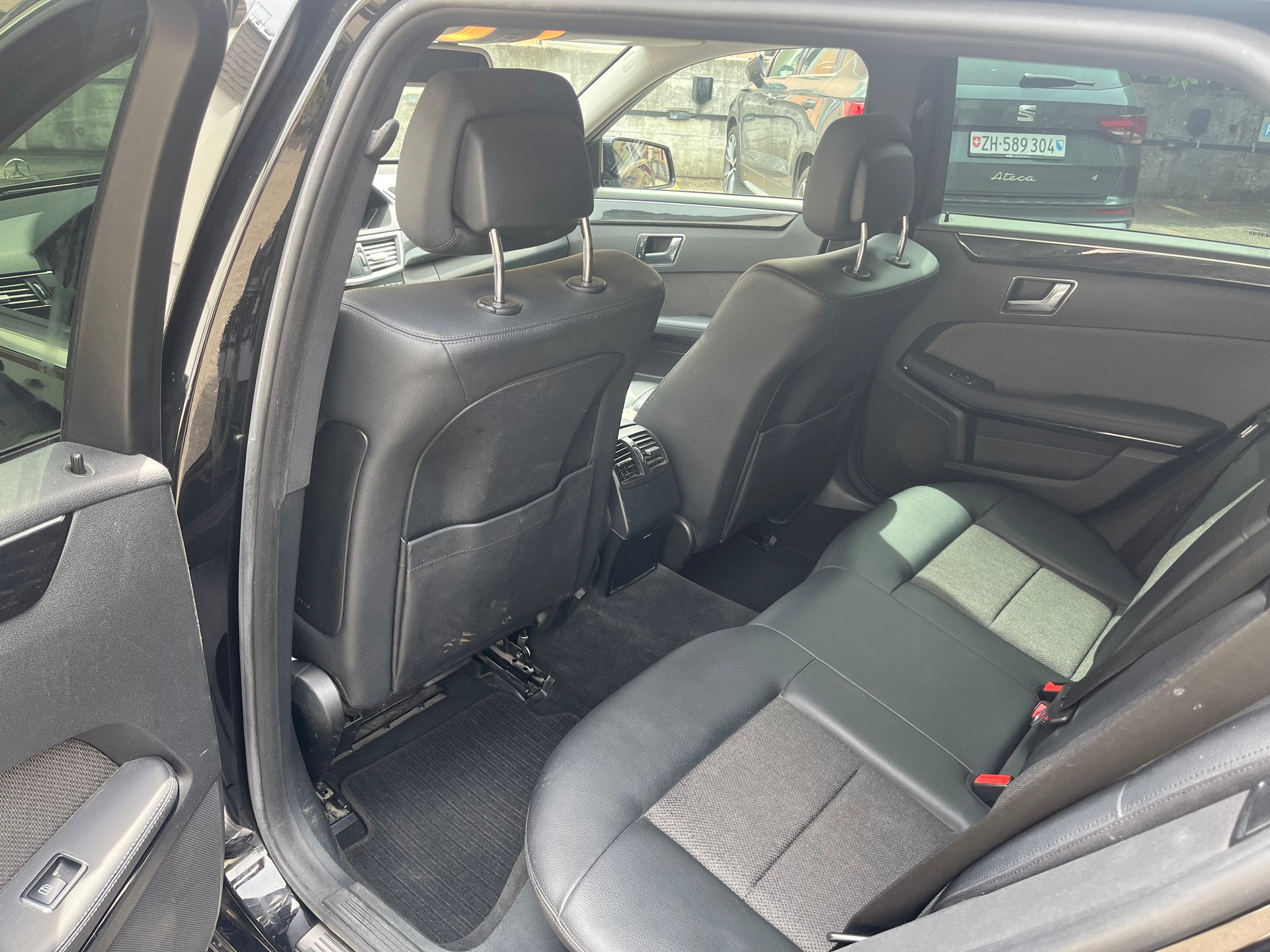 MERCEDES-BENZ E 250 CGI BlueEfficiency Avantgarde Automatic-image-6